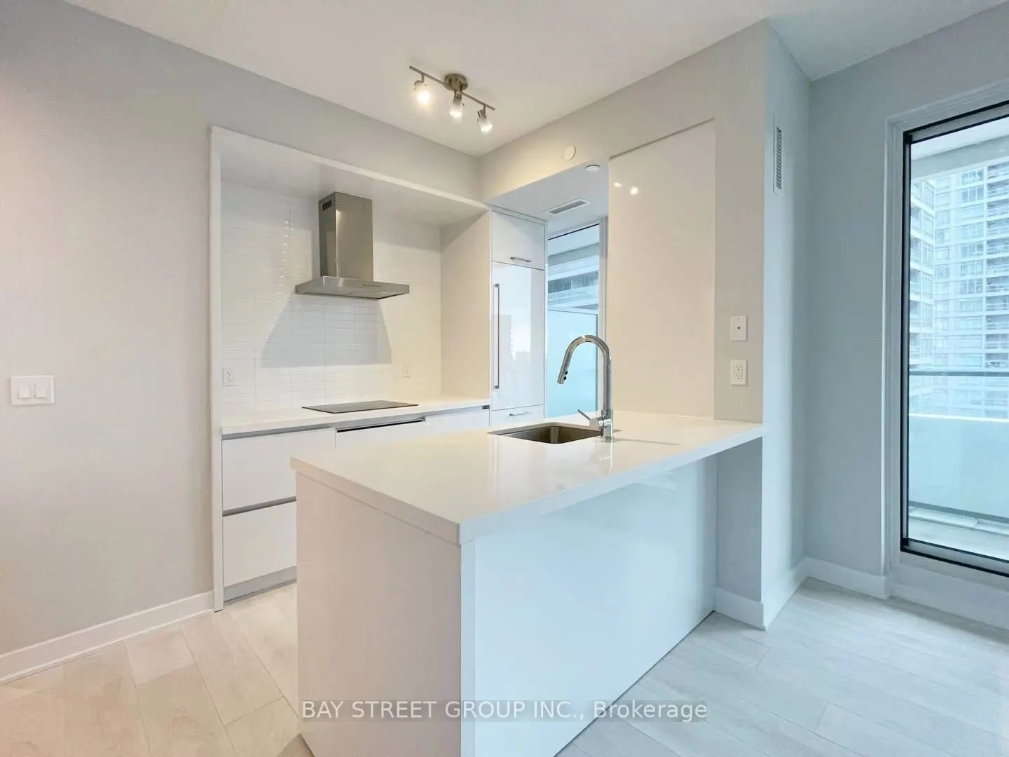 2221 Yonge Street, #808