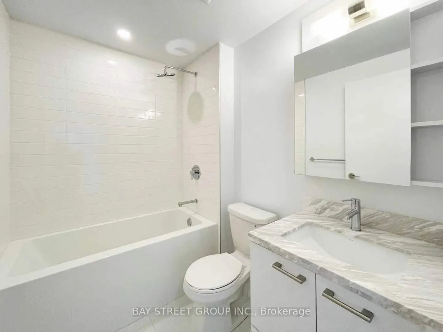 2221 Yonge Street, #808