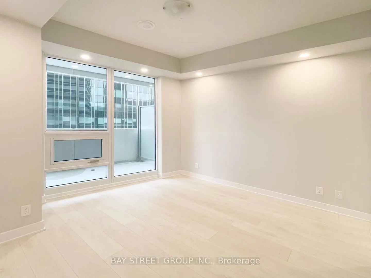 2221 Yonge Street, #808