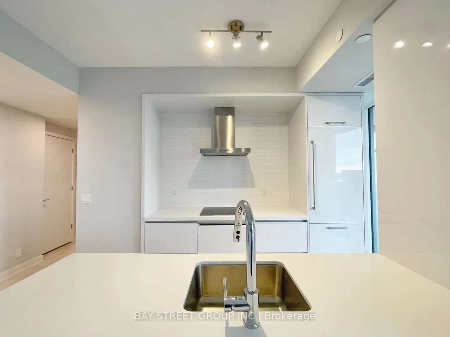 2221 Yonge Street, #808