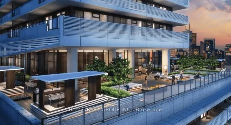2221 Yonge Street, #808