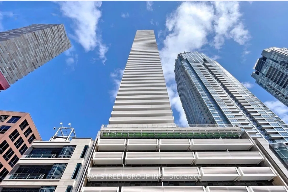 2221 Yonge Street, #808