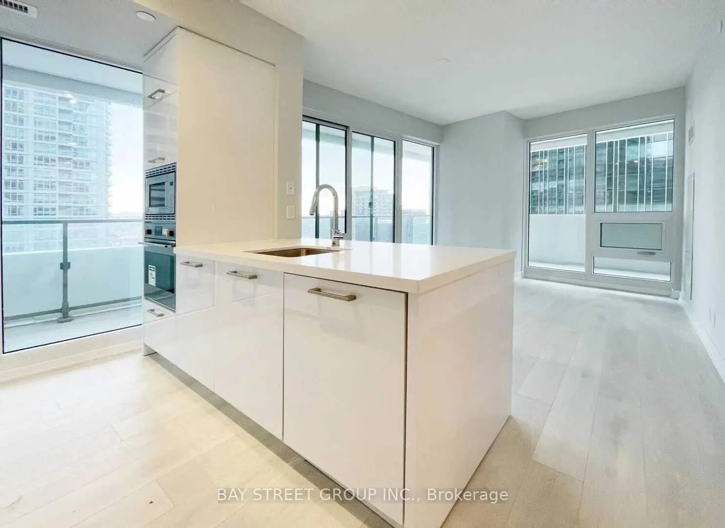 2221 Yonge Street, #808