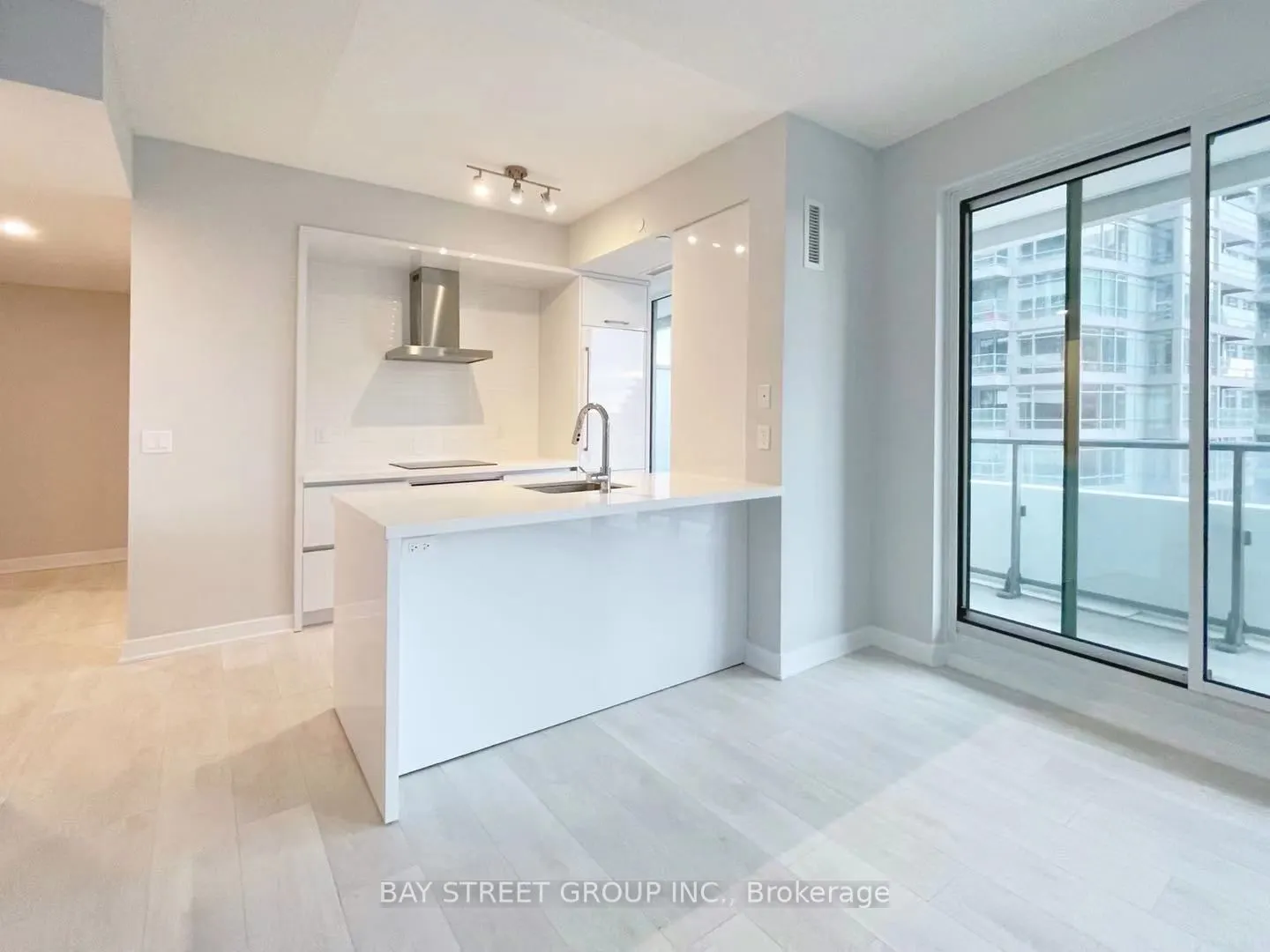 2221 Yonge Street, #808