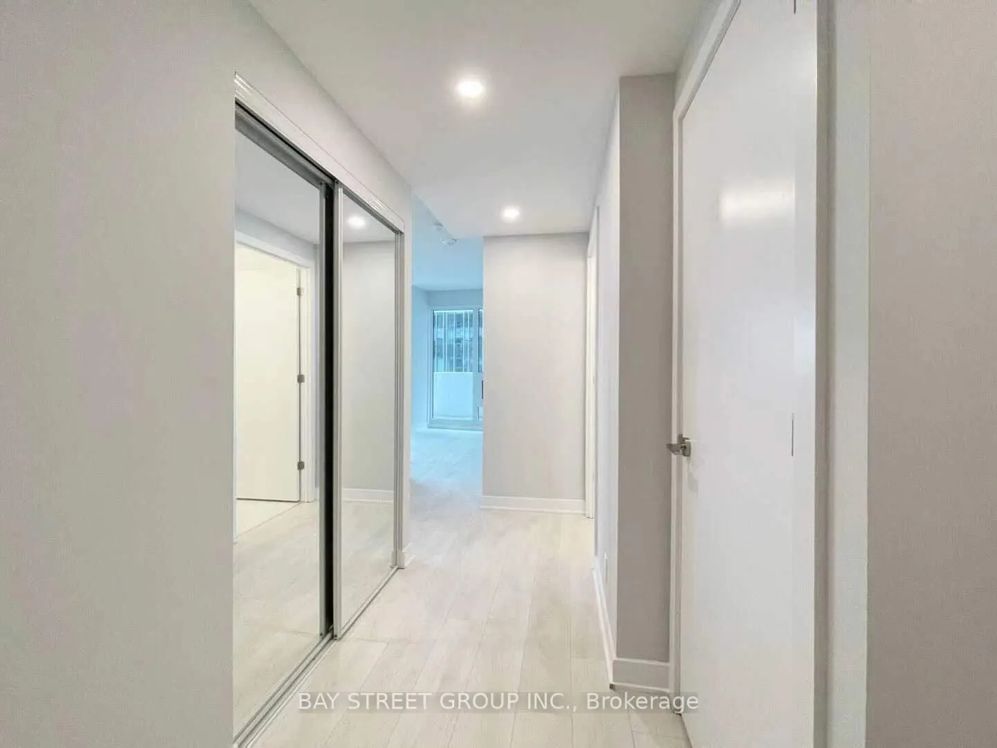 2221 Yonge Street, #808