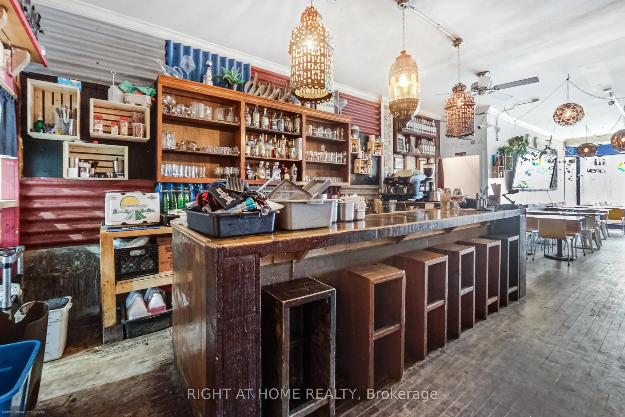 942 Queen Street W