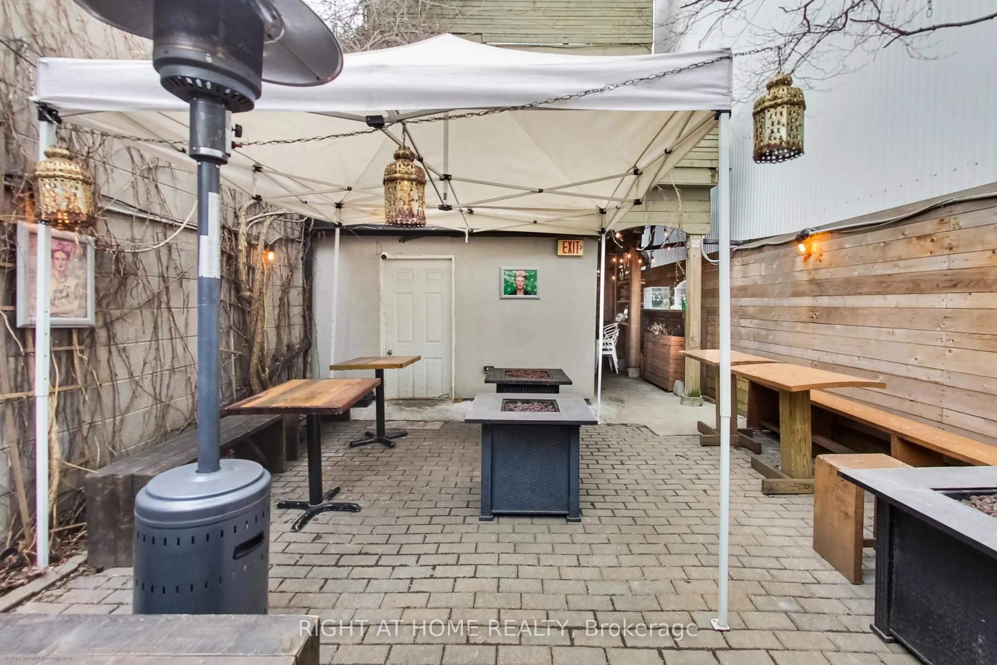 942 Queen Street W