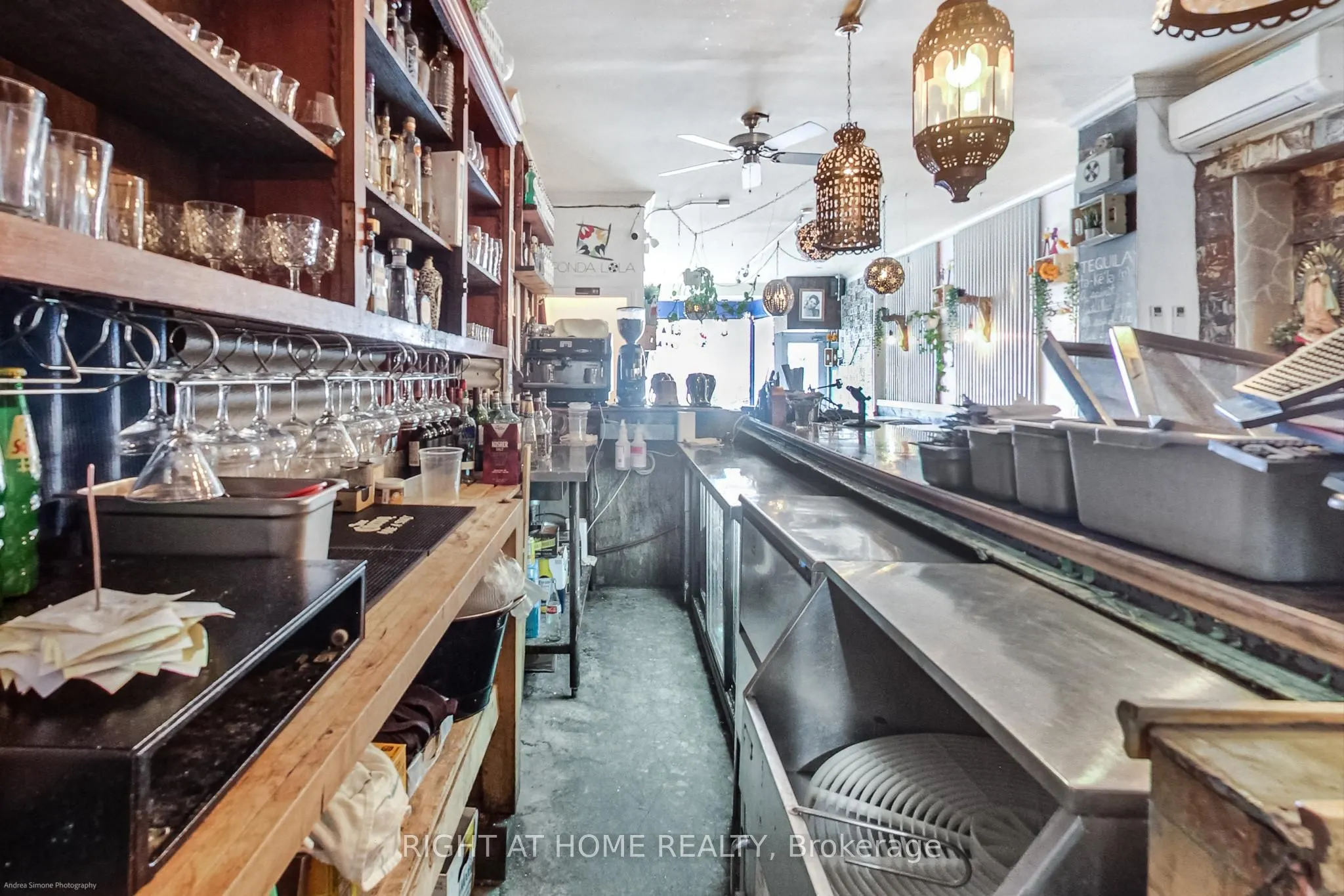 942 Queen Street W