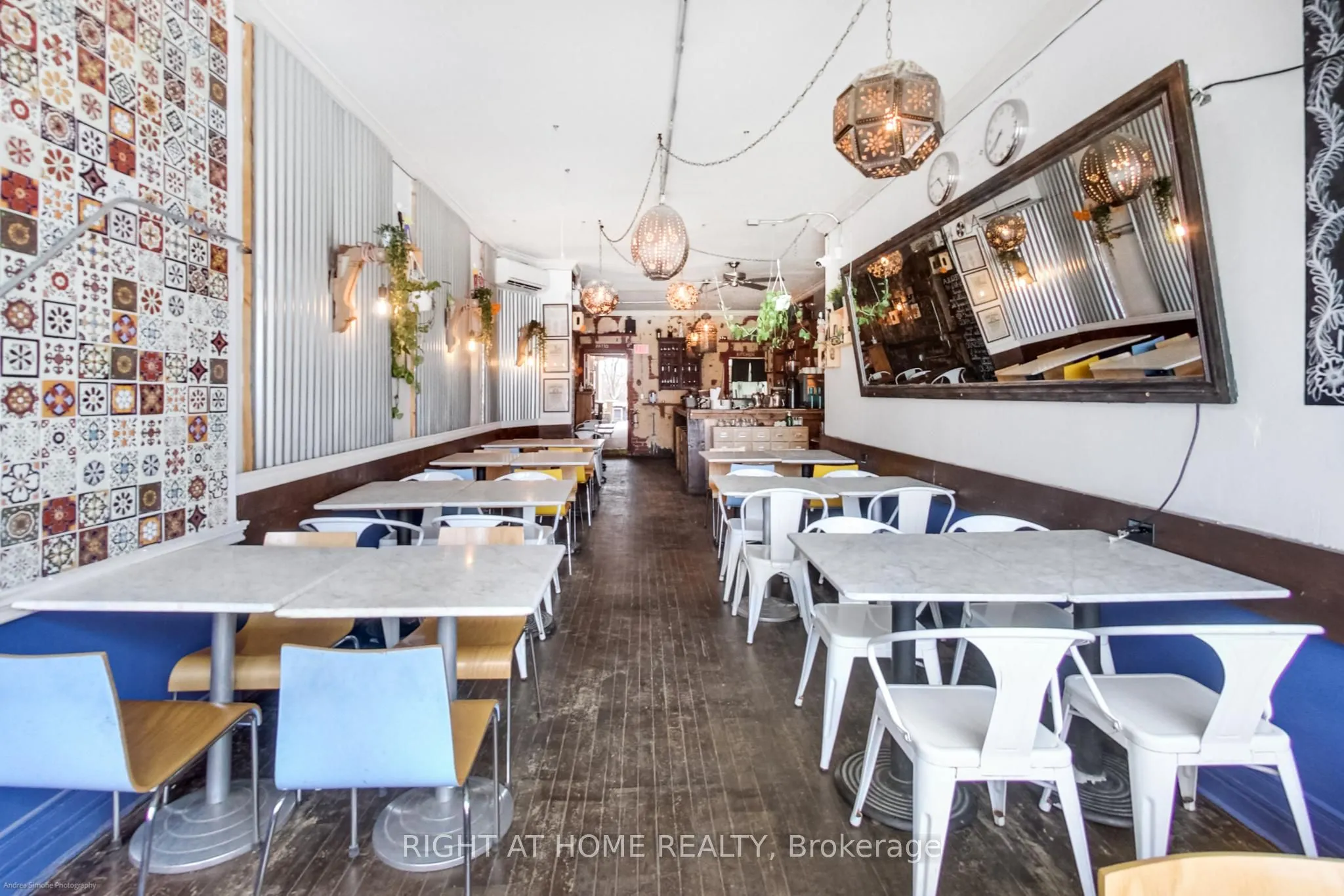 942 Queen Street W