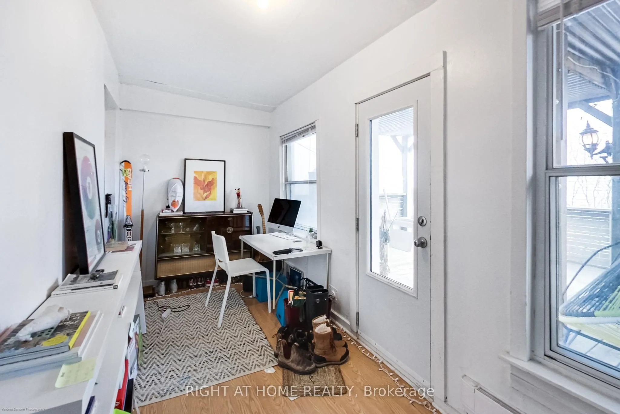 942 Queen Street W