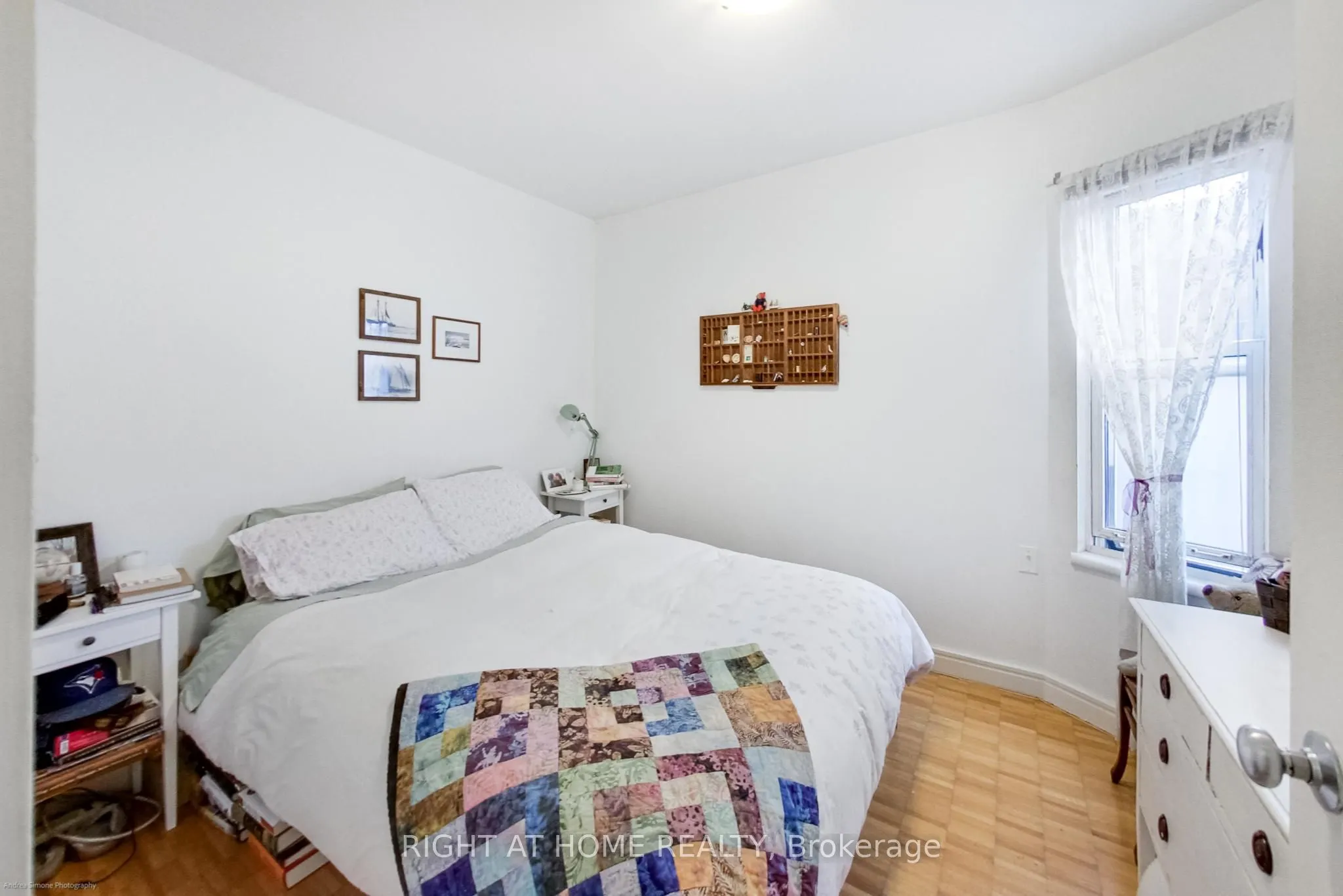 942 Queen Street W