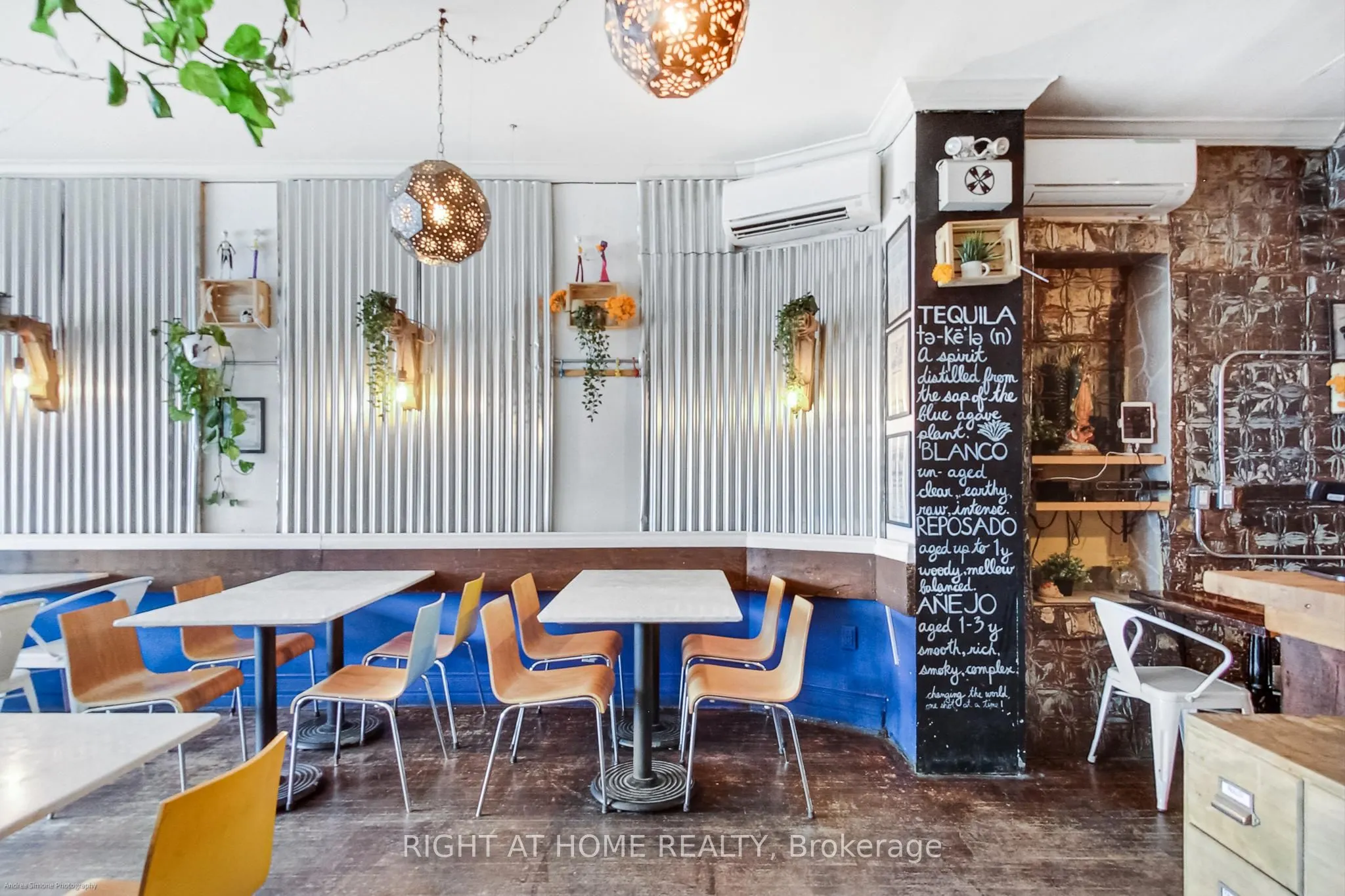 942 Queen Street W