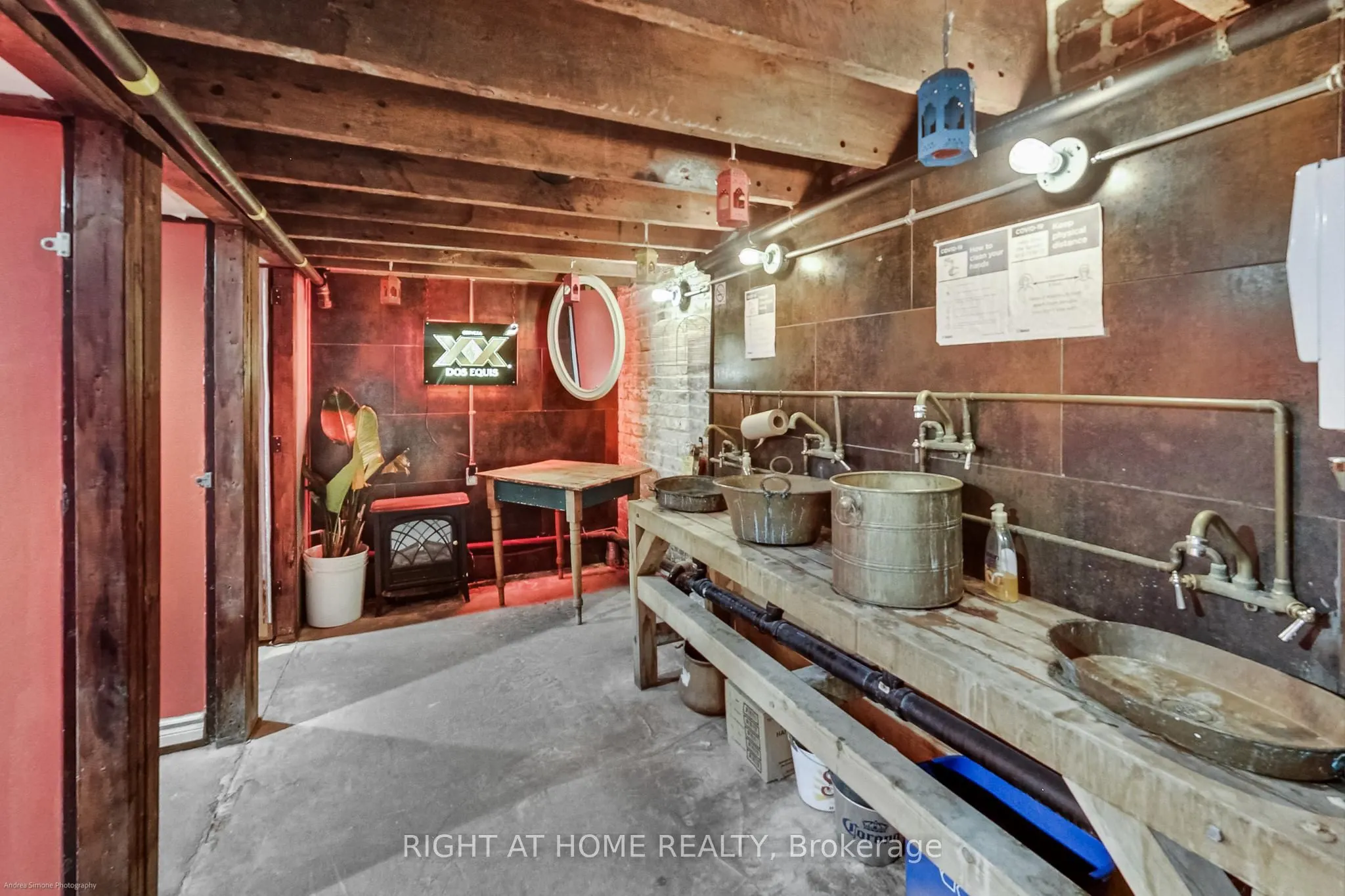 942 Queen Street W