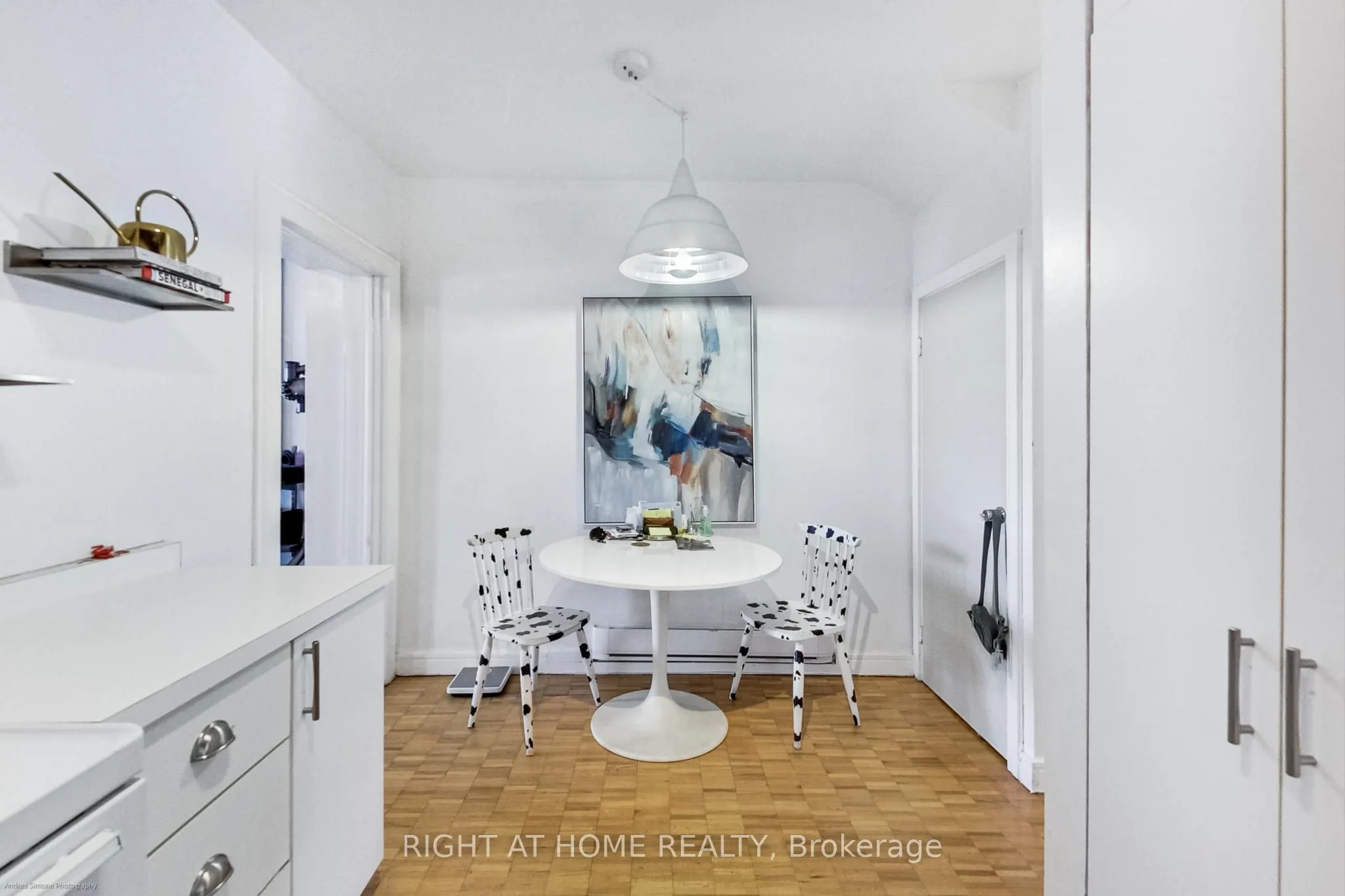 942 Queen Street W