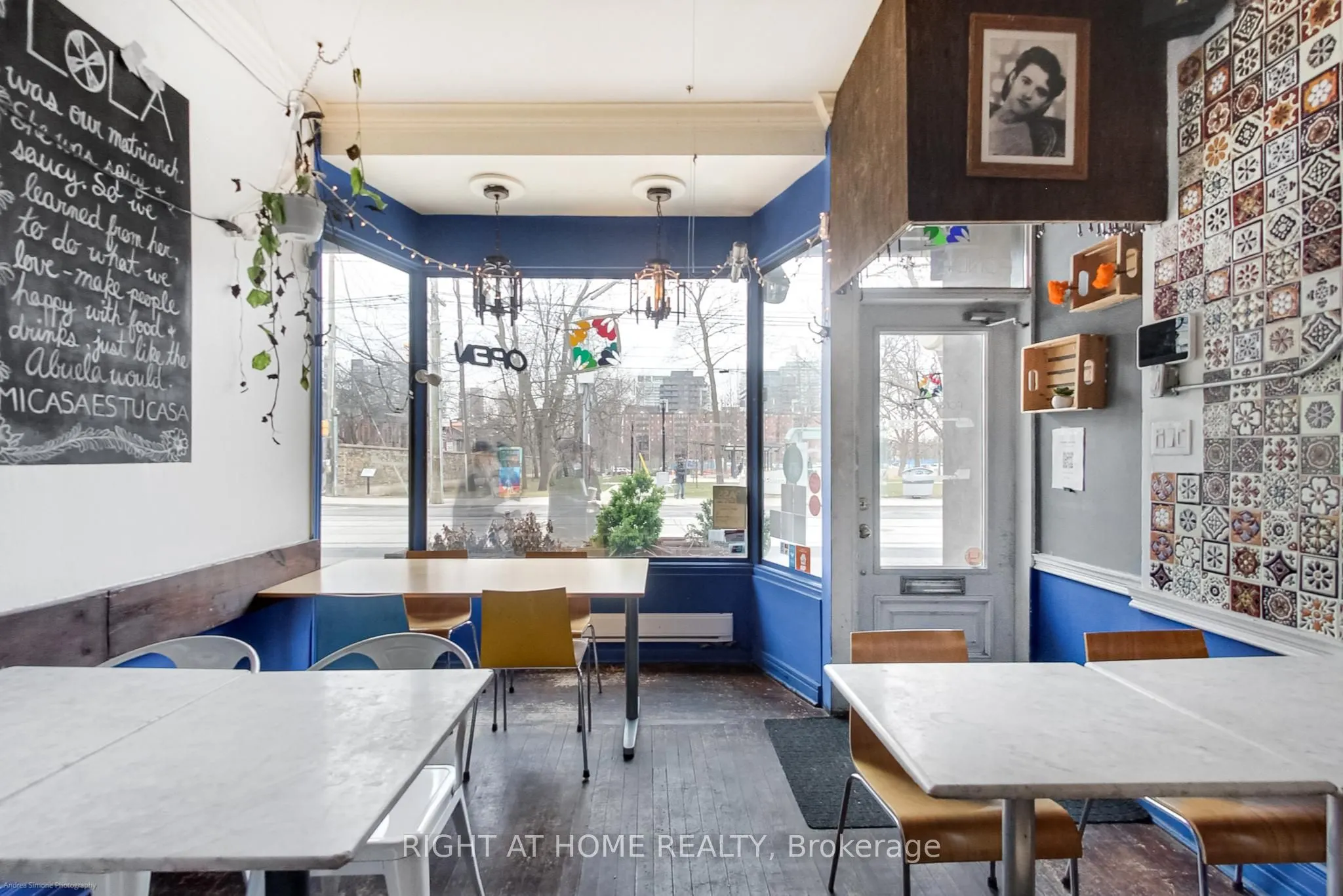 942 Queen Street W