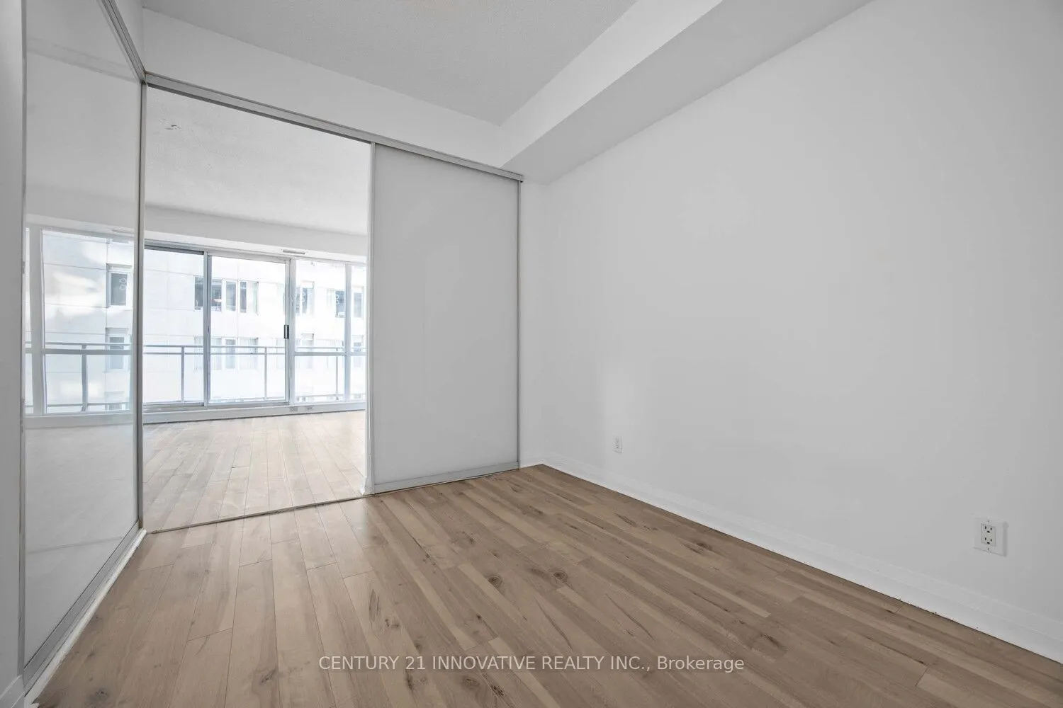 220 Victoria Street, #1505