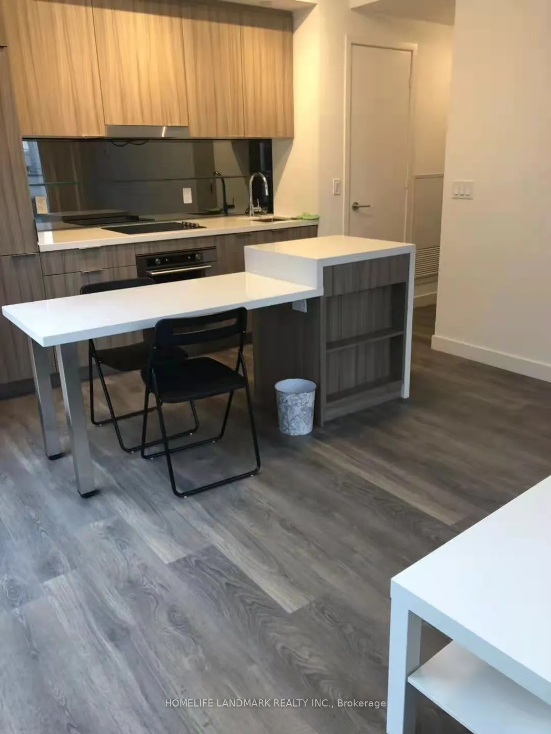 215 Queen Street W, #811