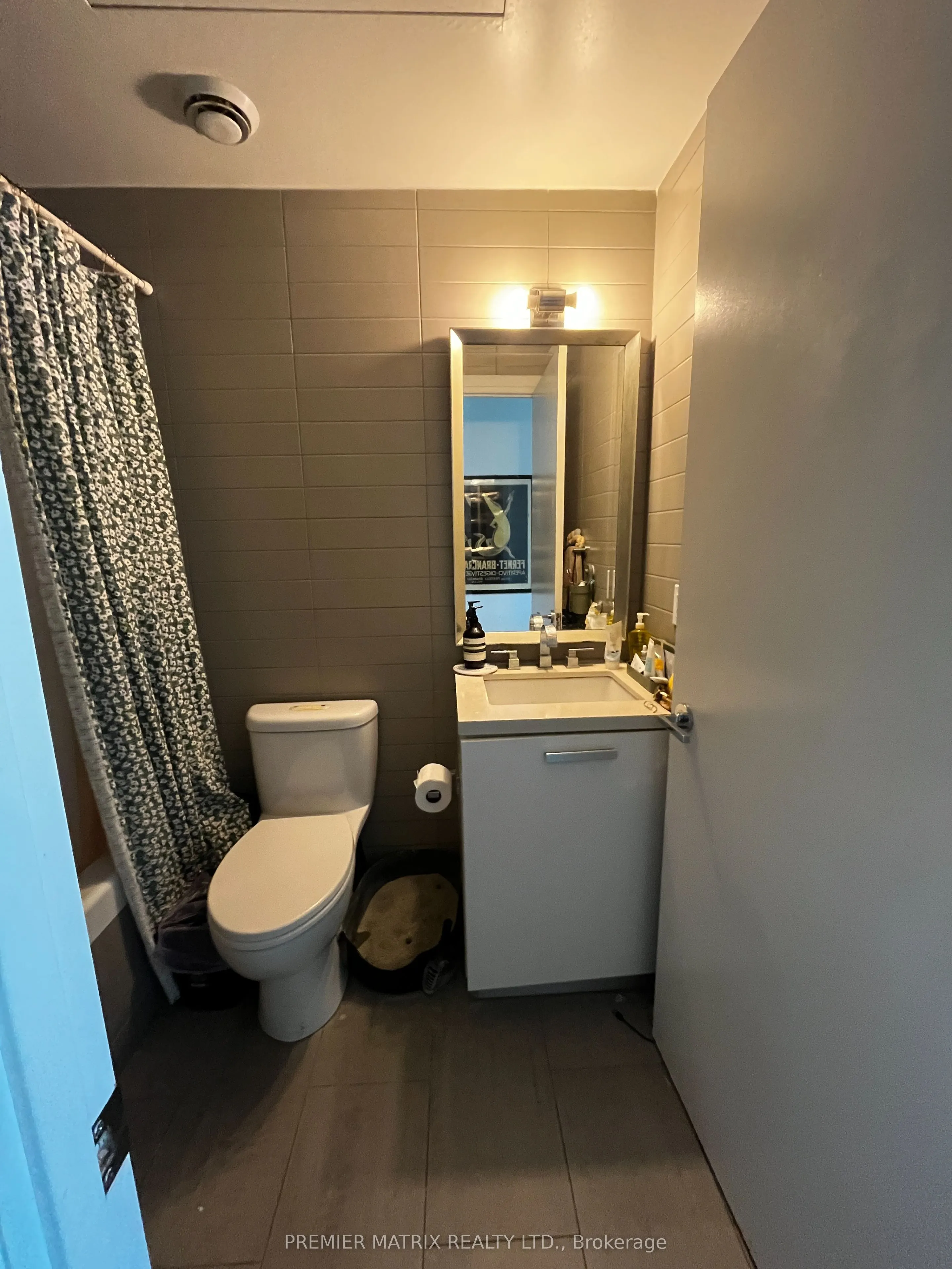 224 King Street W, #1102