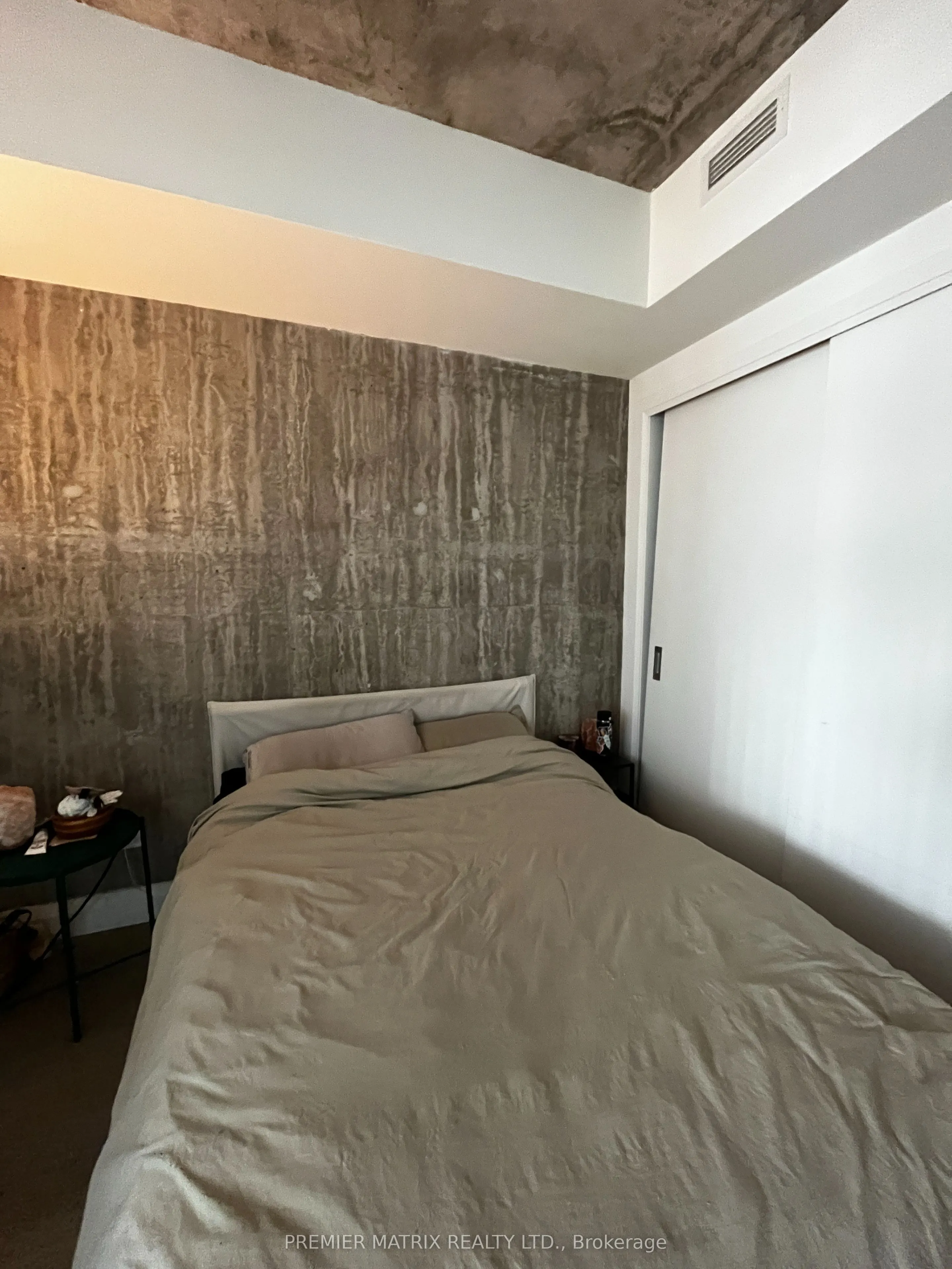 224 King Street W, #1102