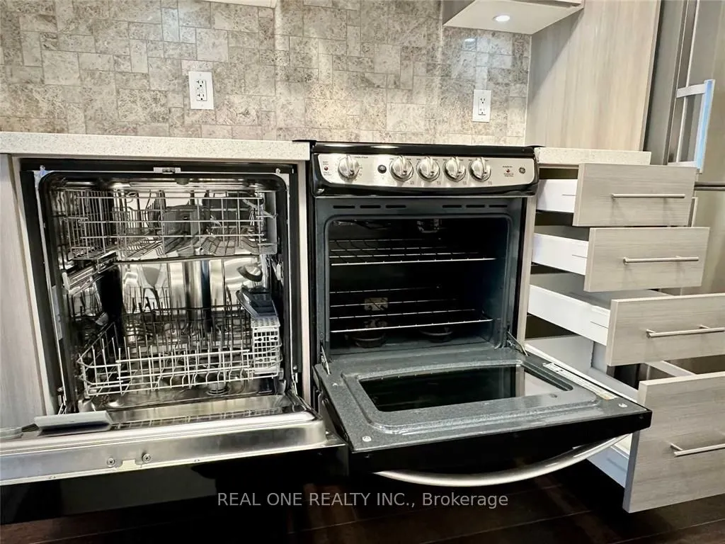 58 Orchard View Boulevard, #1004