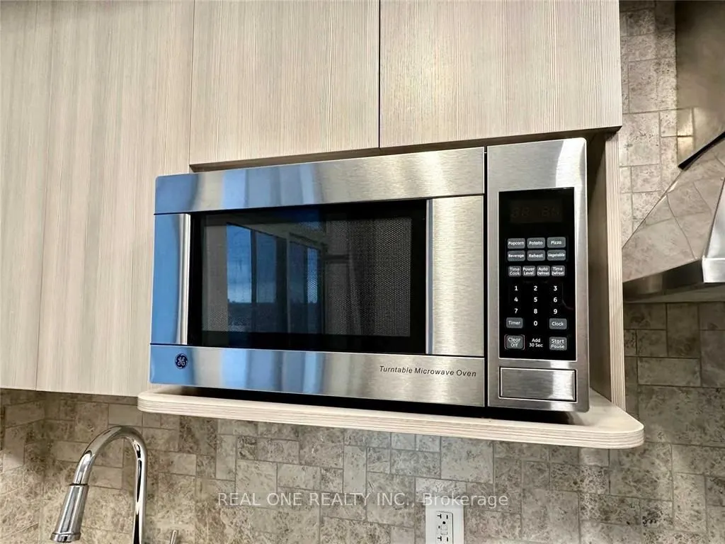 58 Orchard View Boulevard, #1004