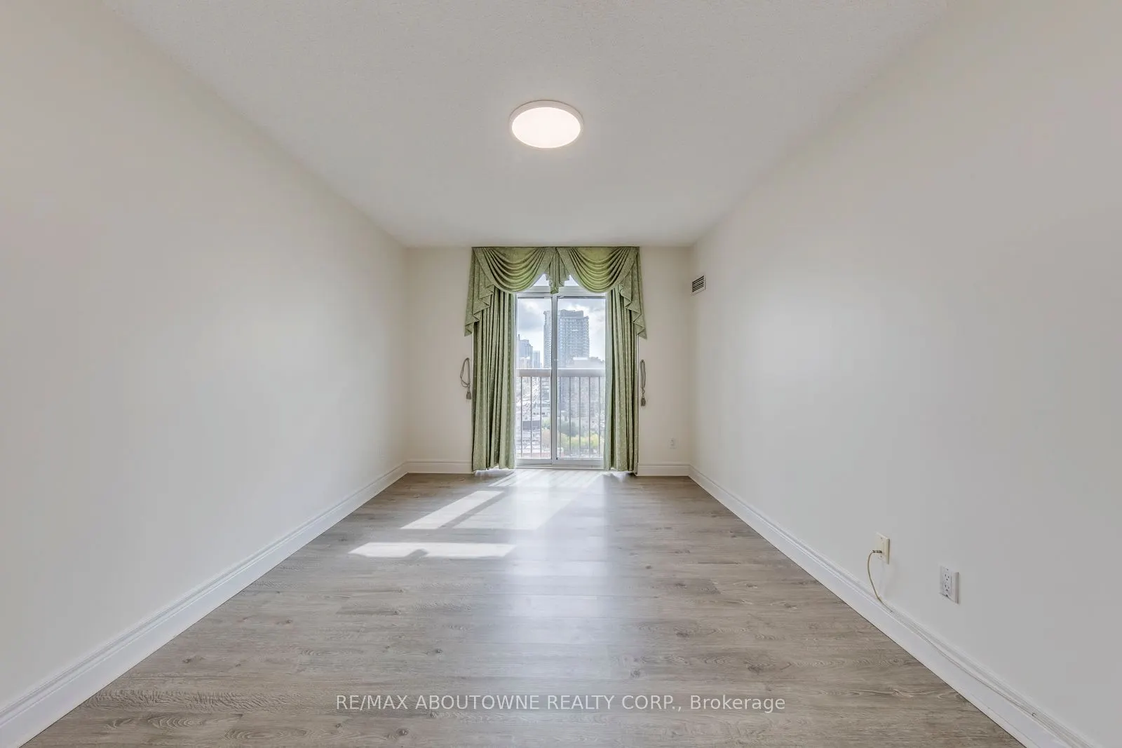 5418 Yonge Street, #1805