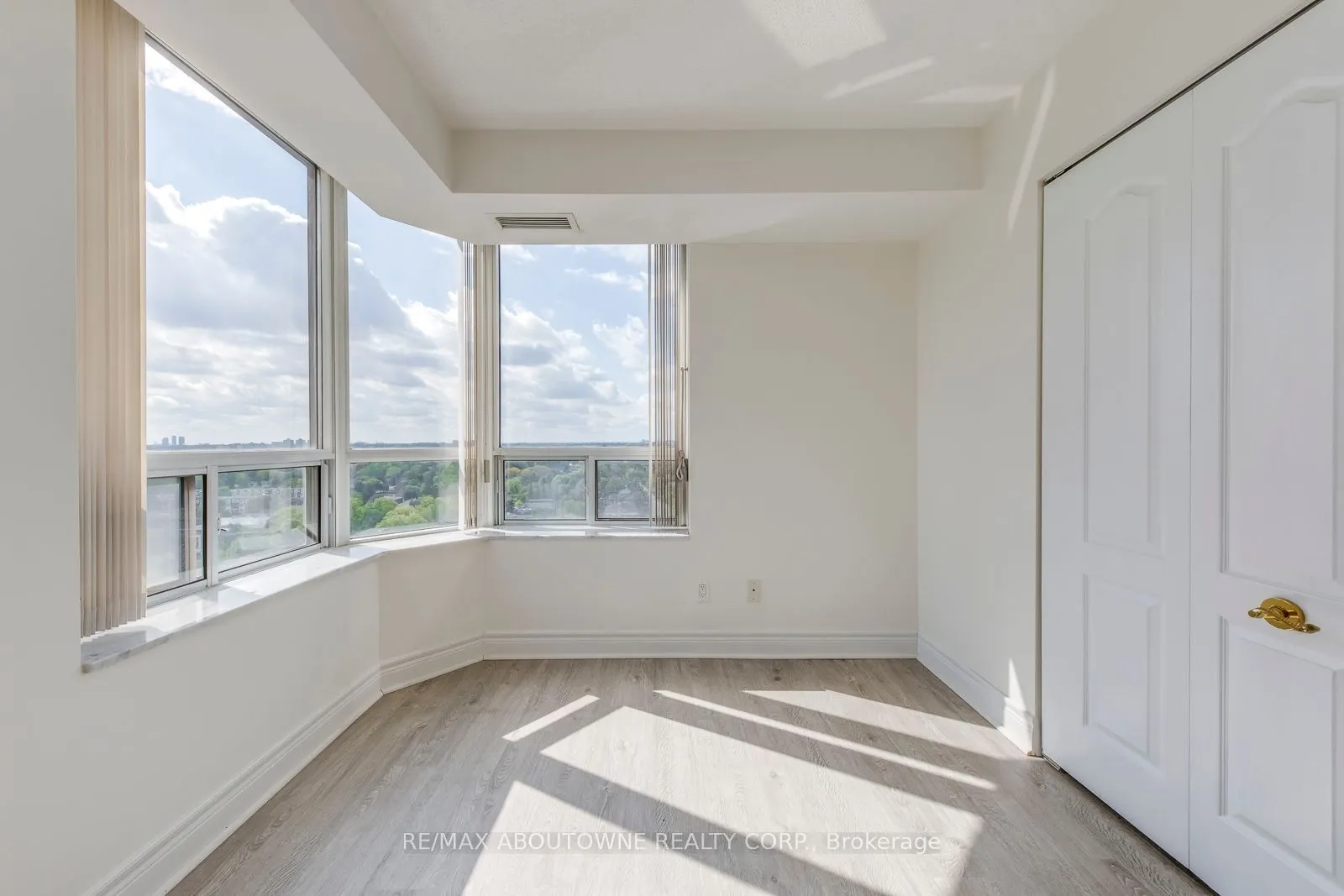 5418 Yonge Street, #1805