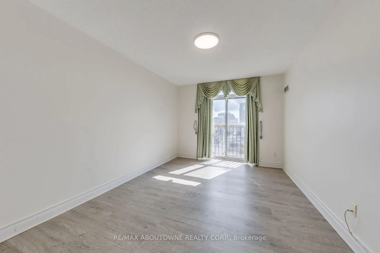 5418 Yonge Street, #1805