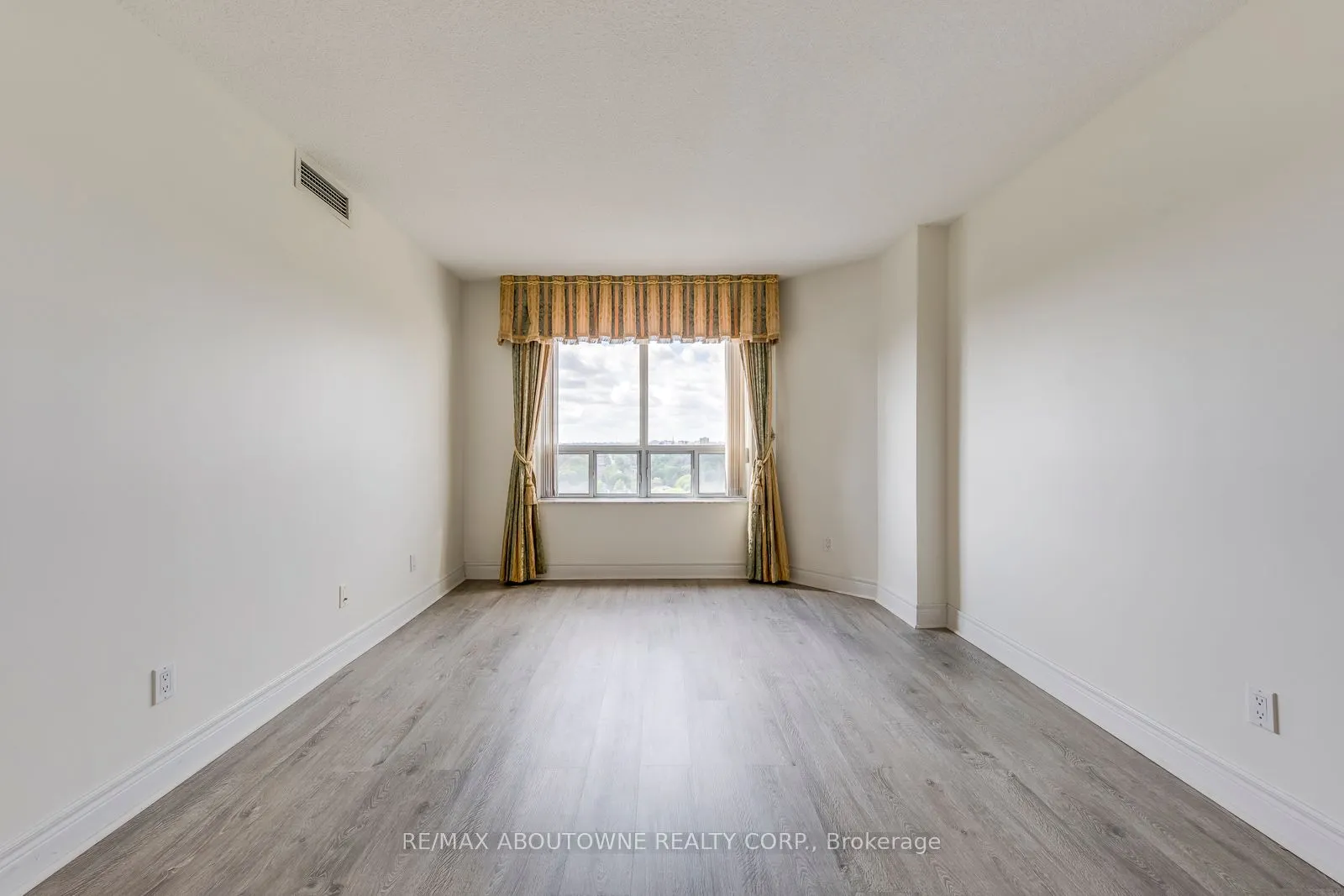 5418 Yonge Street, #1805