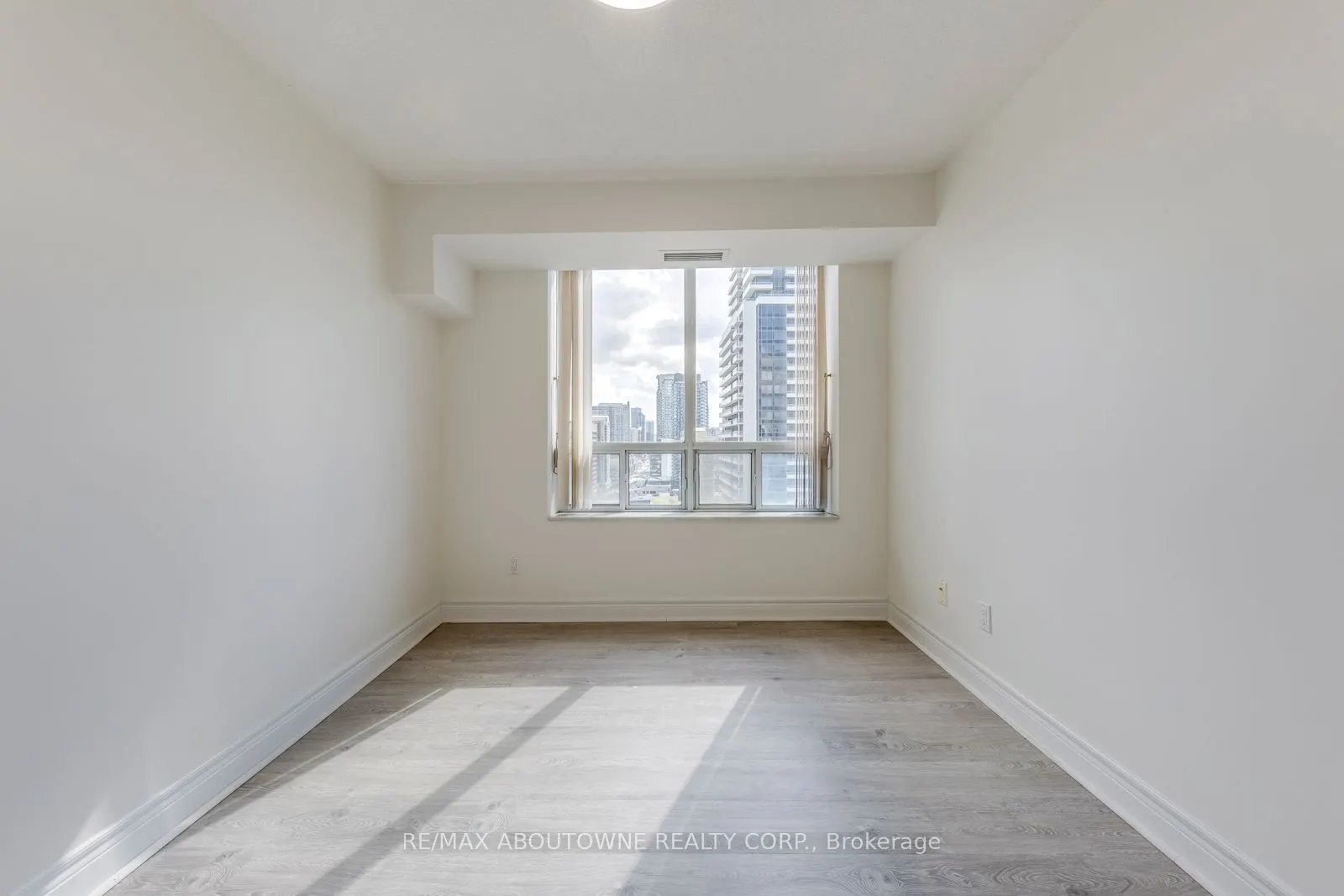 5418 Yonge Street, #1805