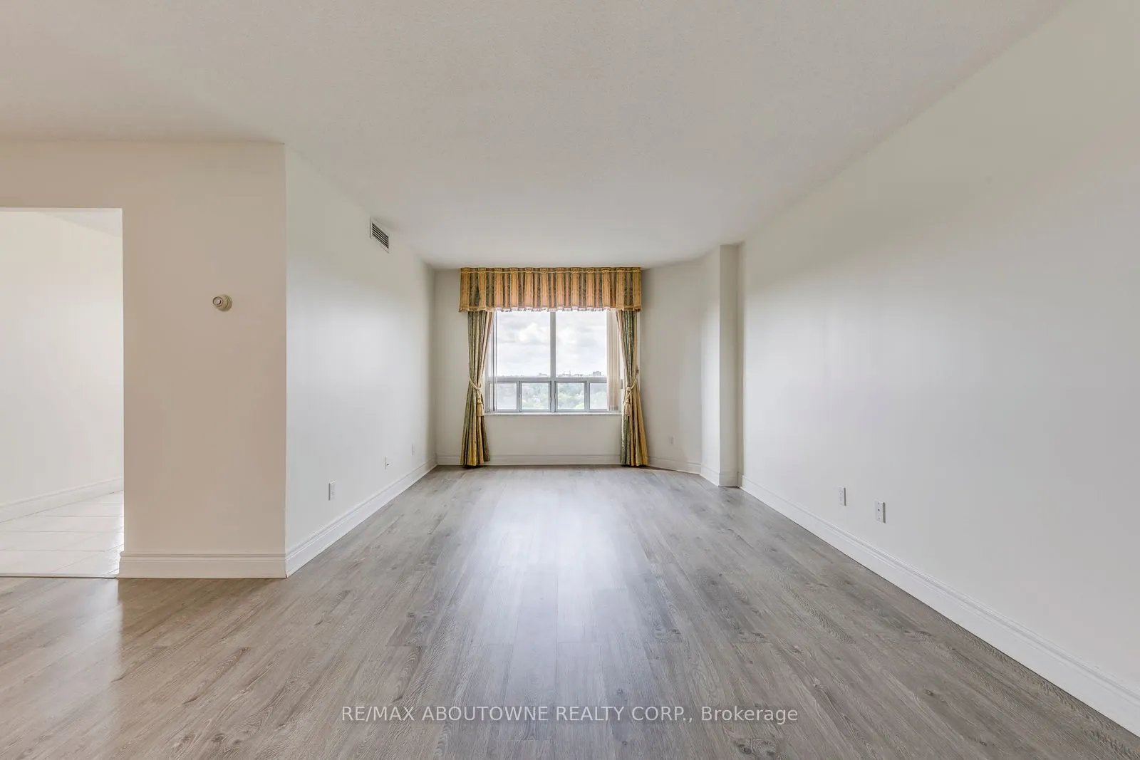 5418 Yonge Street, #1805