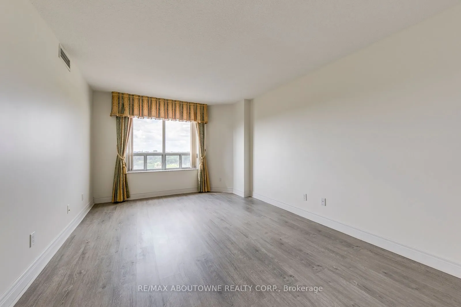 5418 Yonge Street, #1805
