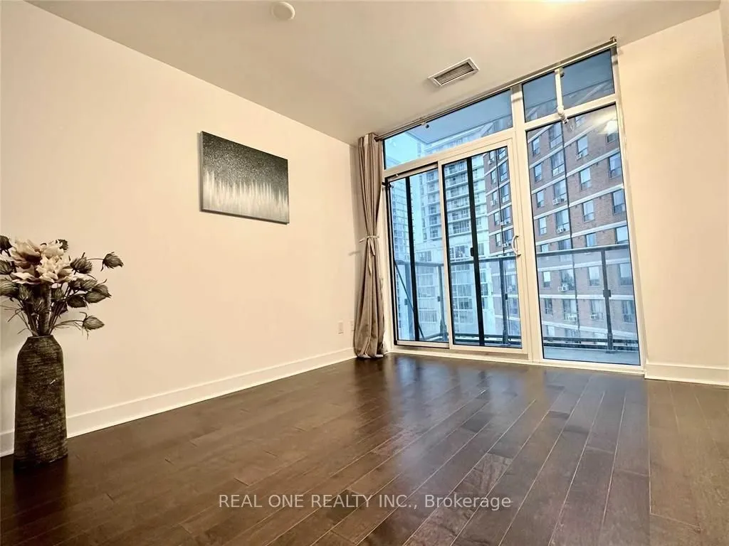 58 Orchard View Boulevard, #1004