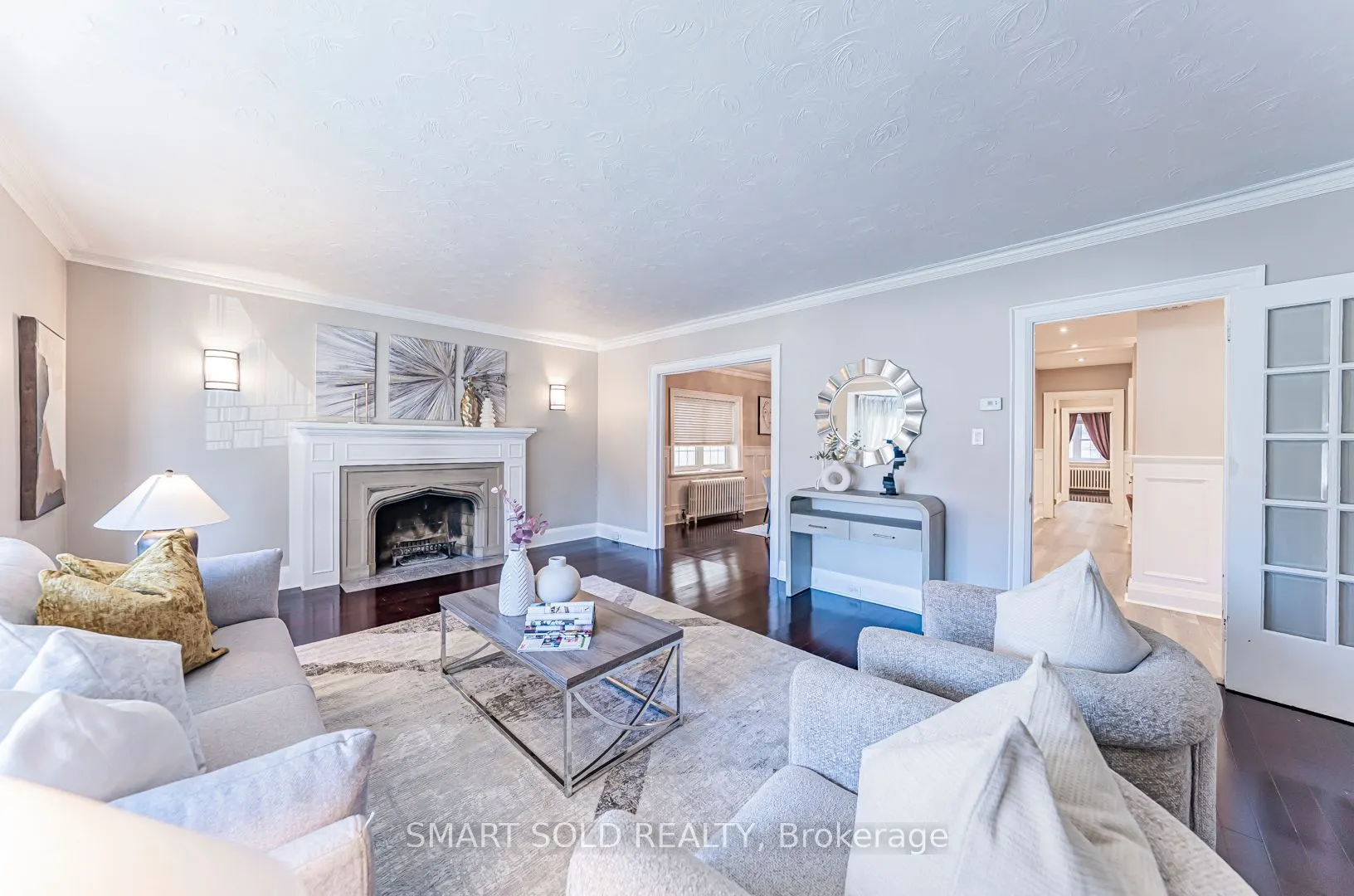 889 Avenue Road