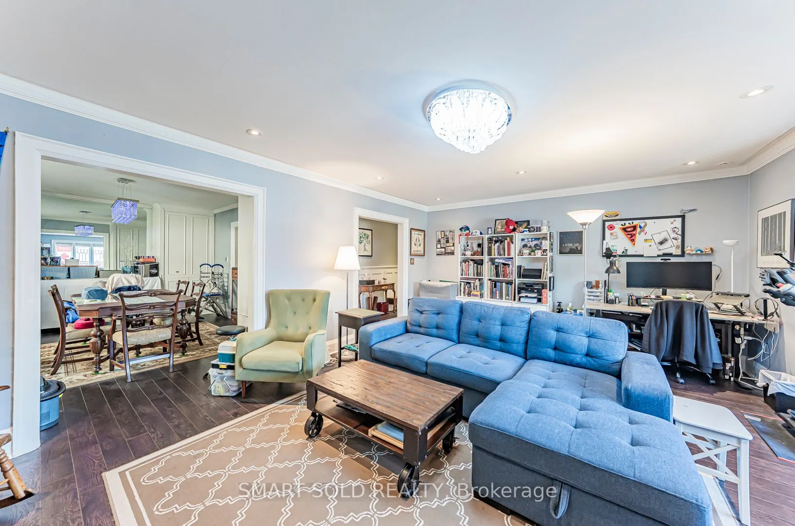 889 Avenue Road