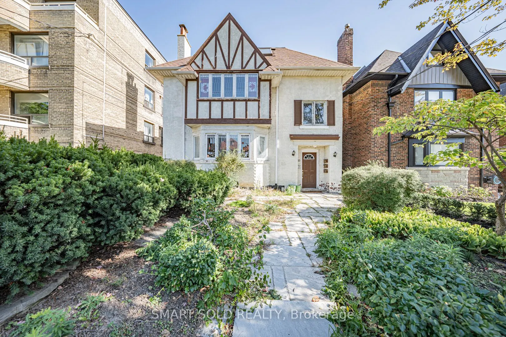 889 Avenue Road