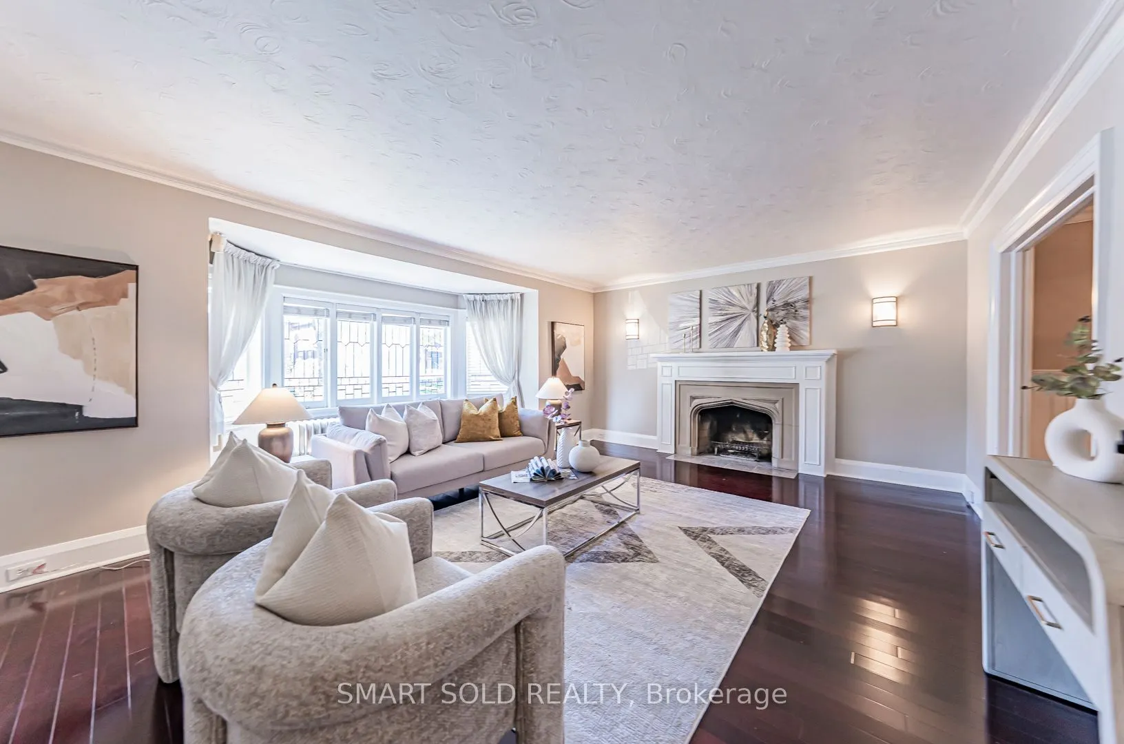 889 Avenue Road