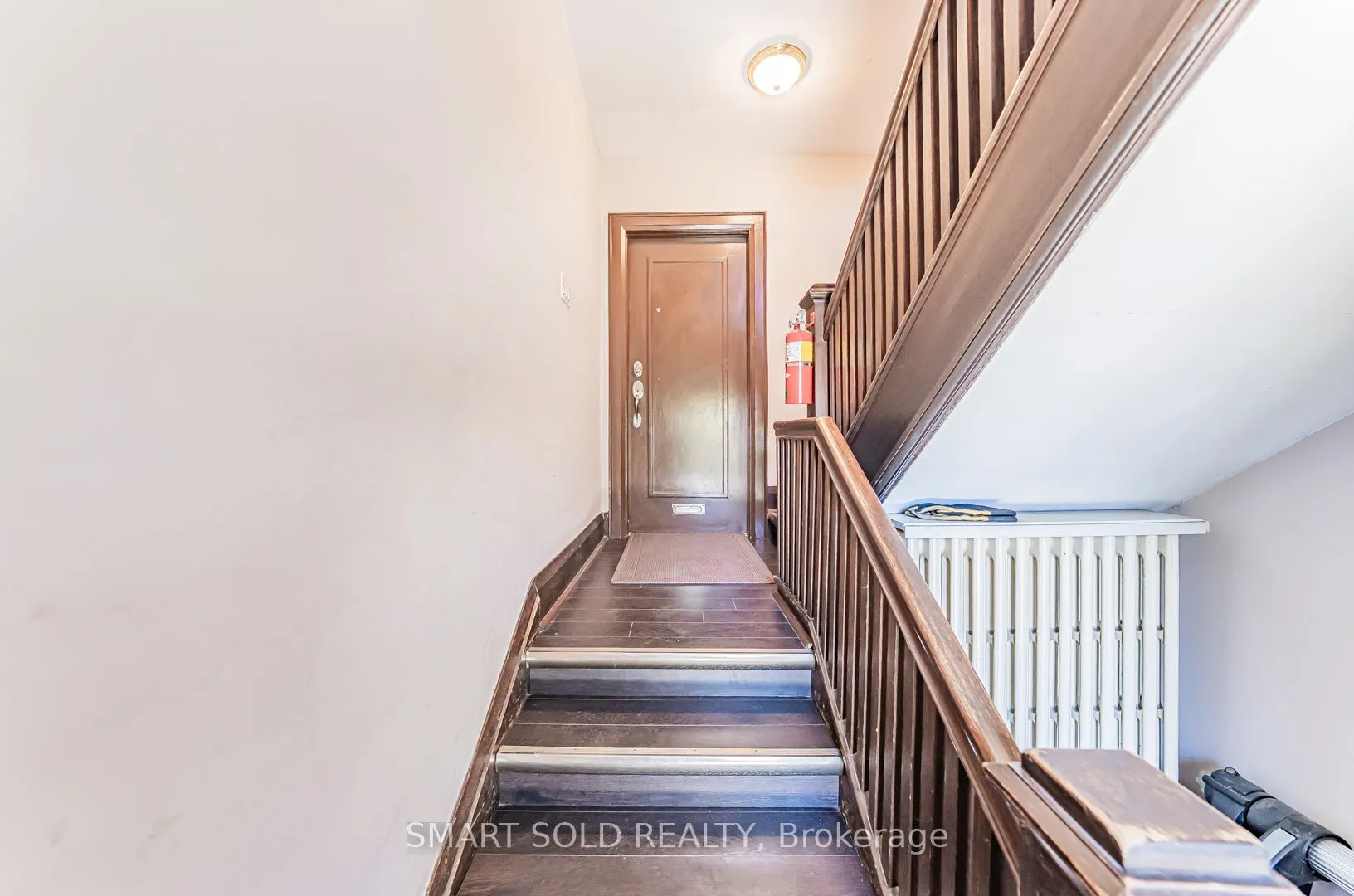 889 Avenue Road