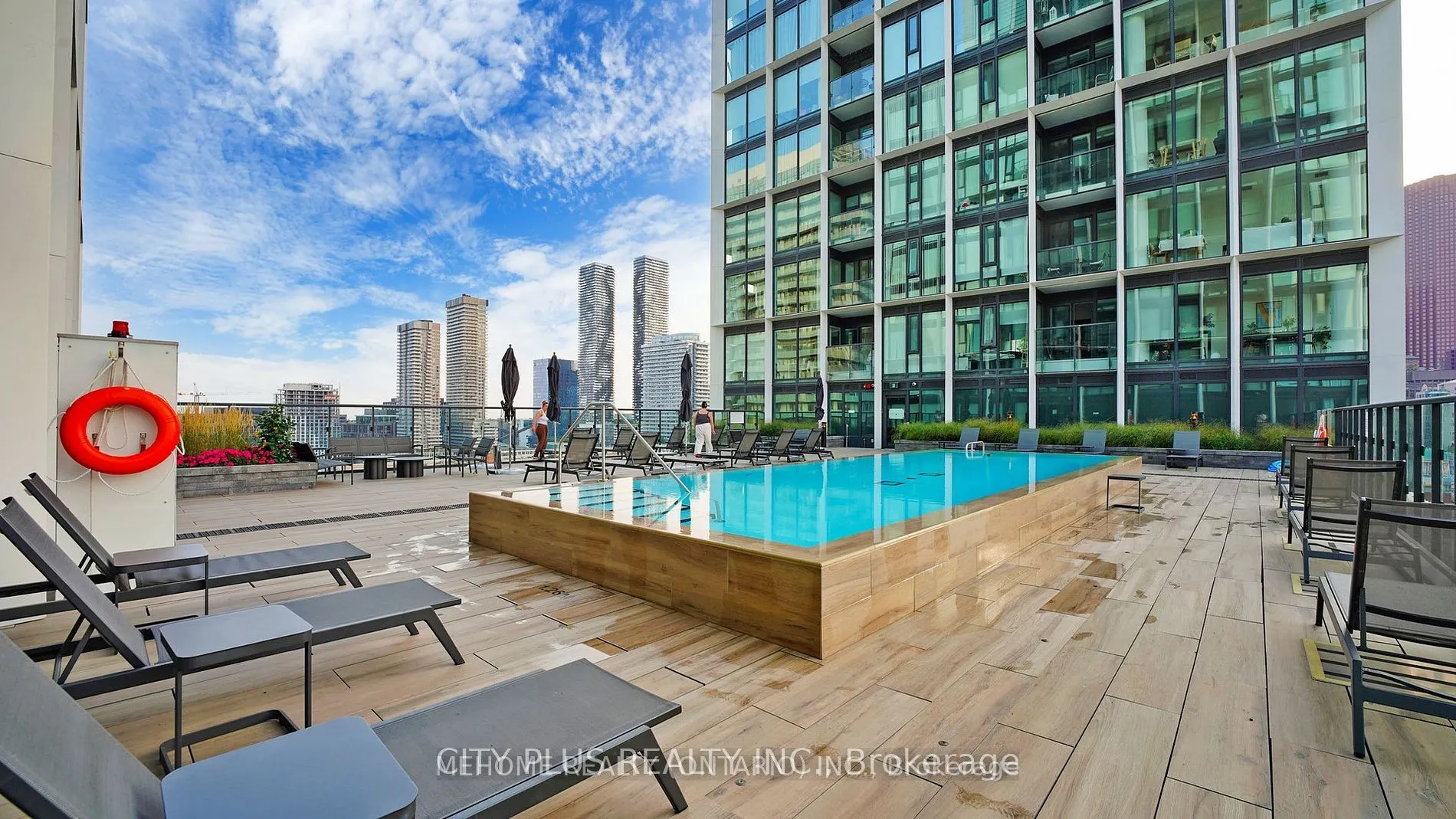 158 Front Street E, #307