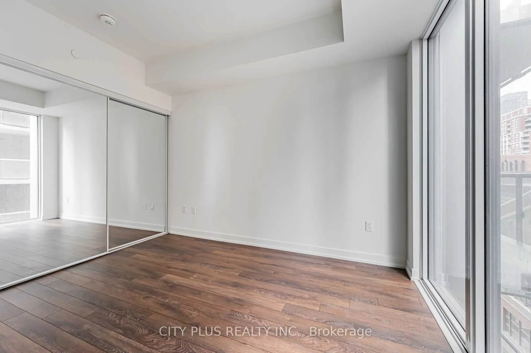 158 Front Street E, #307
