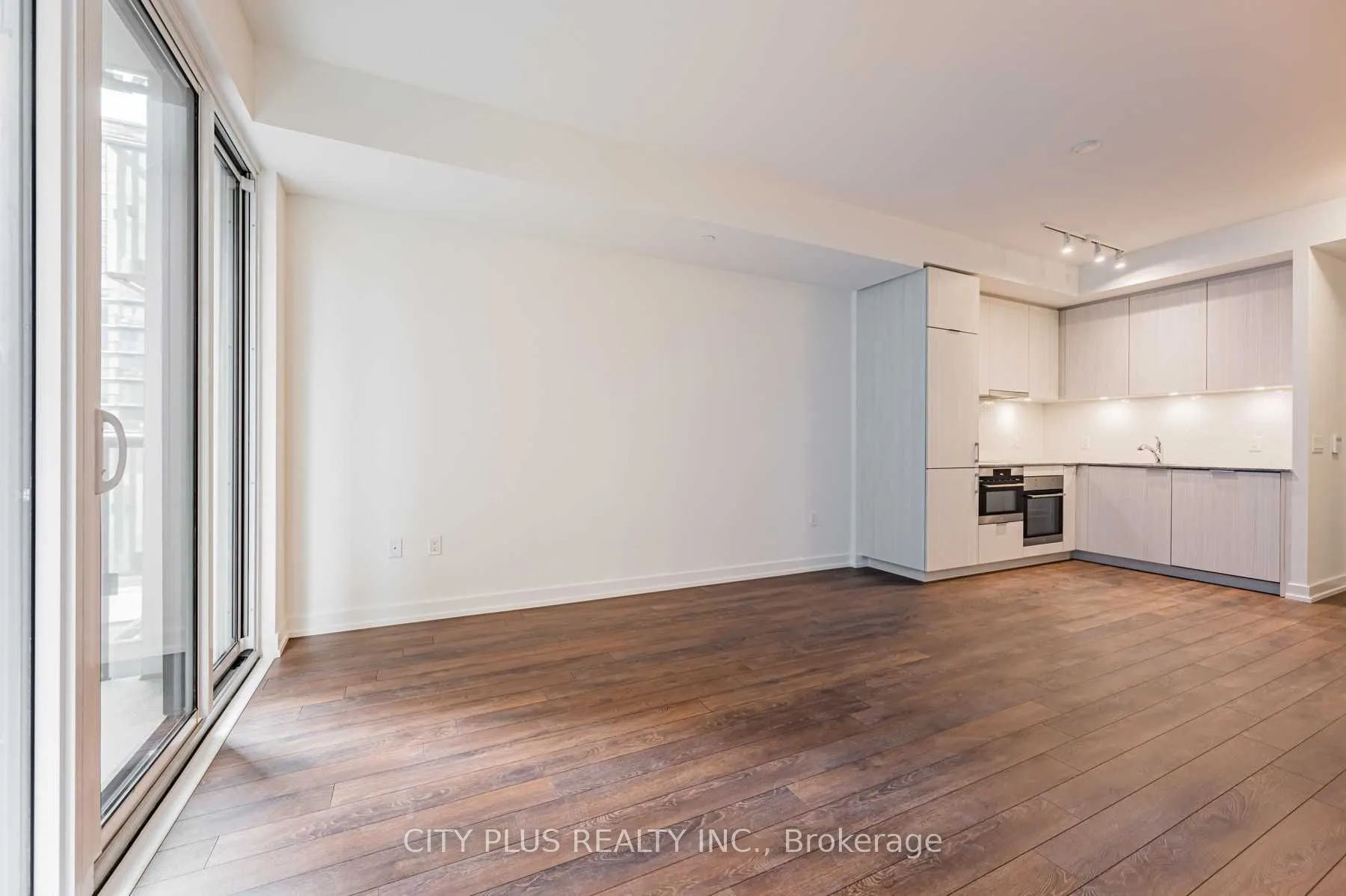 158 Front Street E, #307