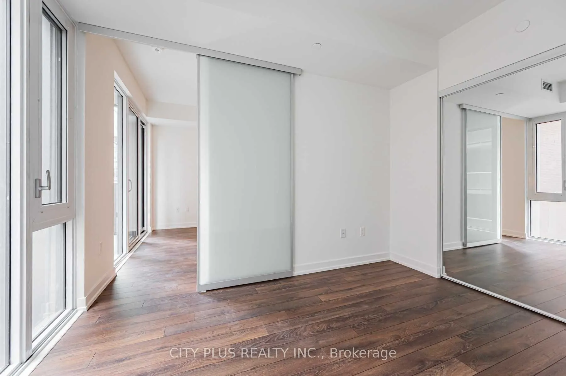 158 Front Street E, #307