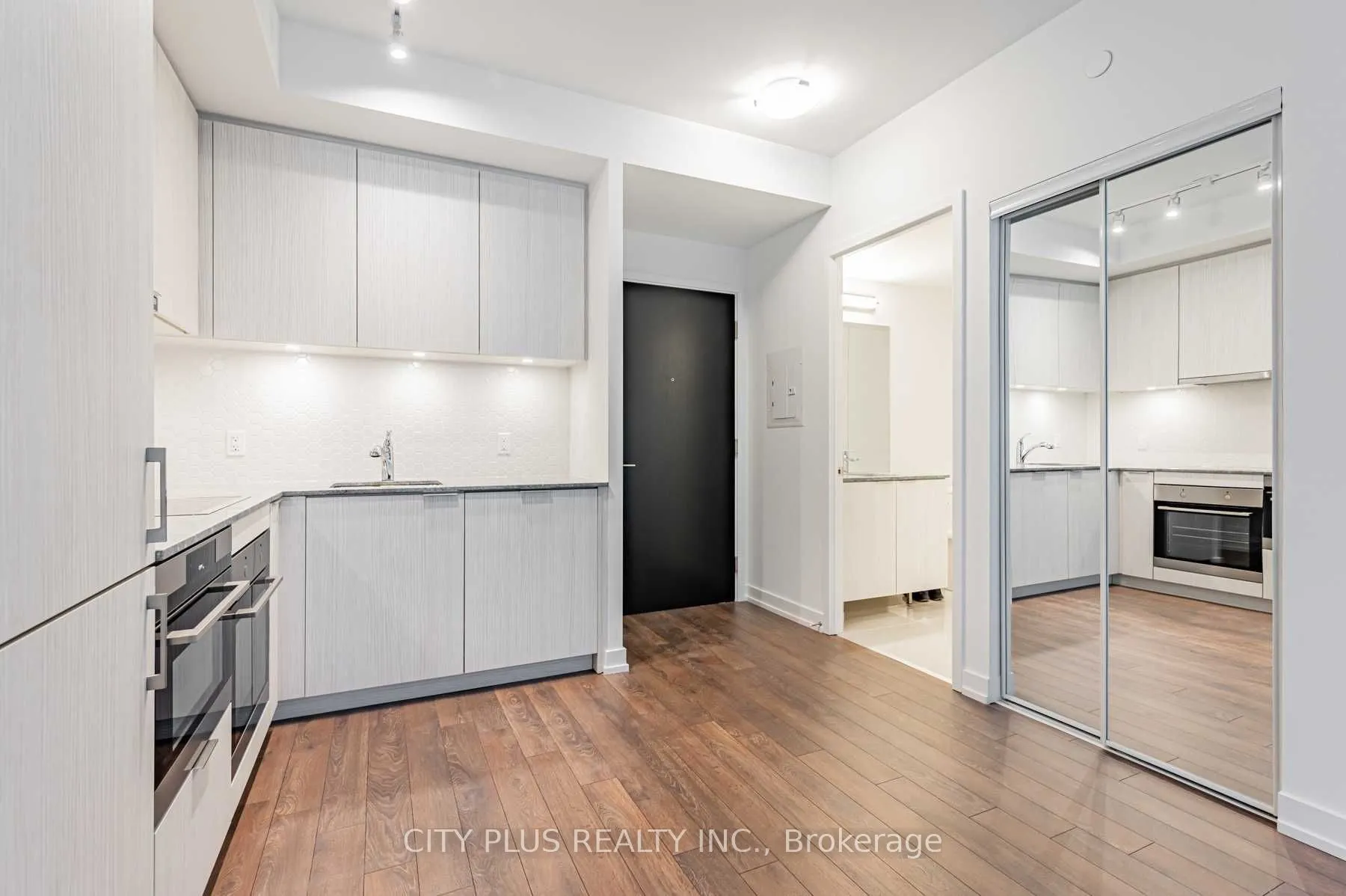 158 Front Street E, #307