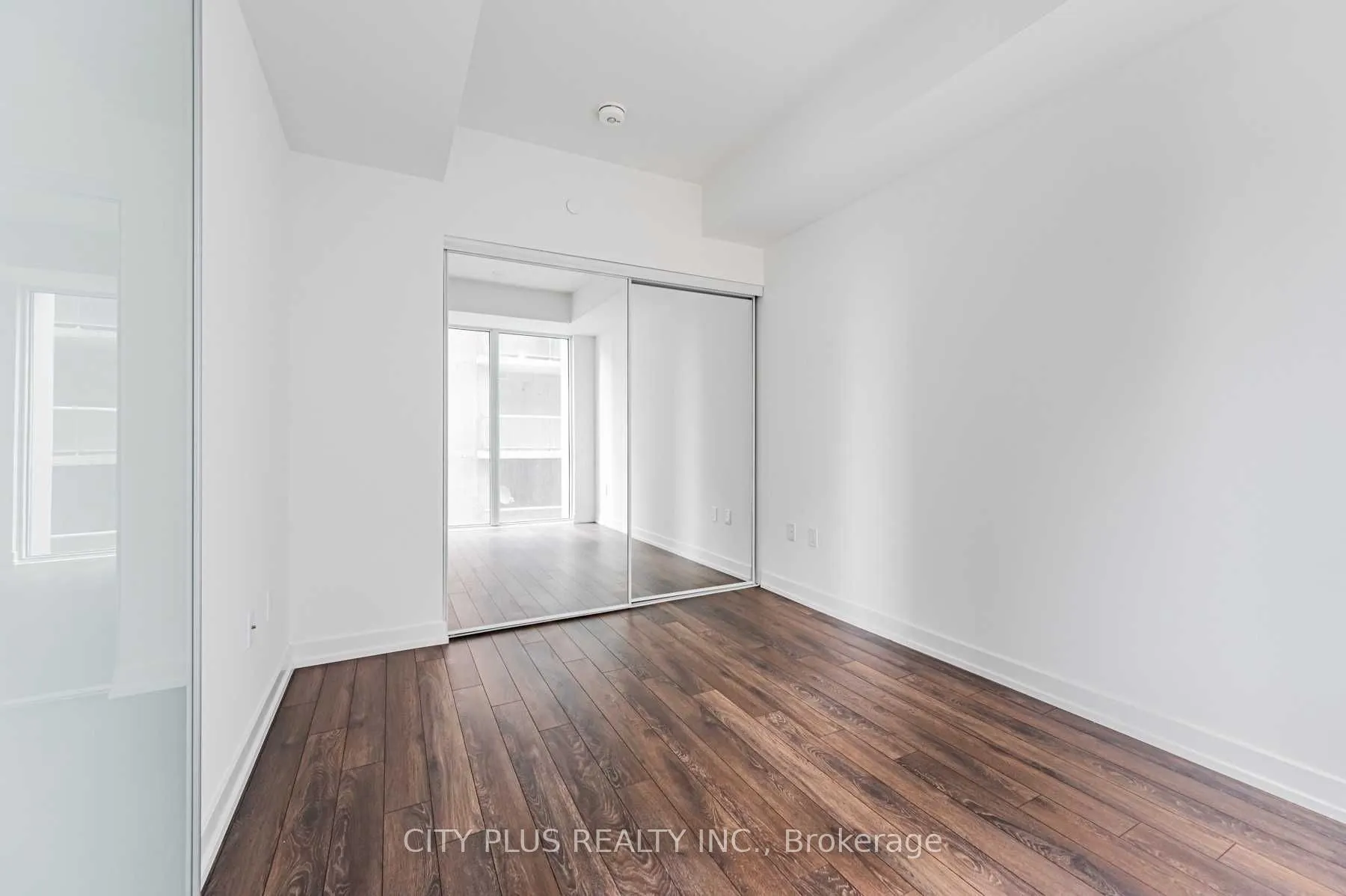 158 Front Street E, #307