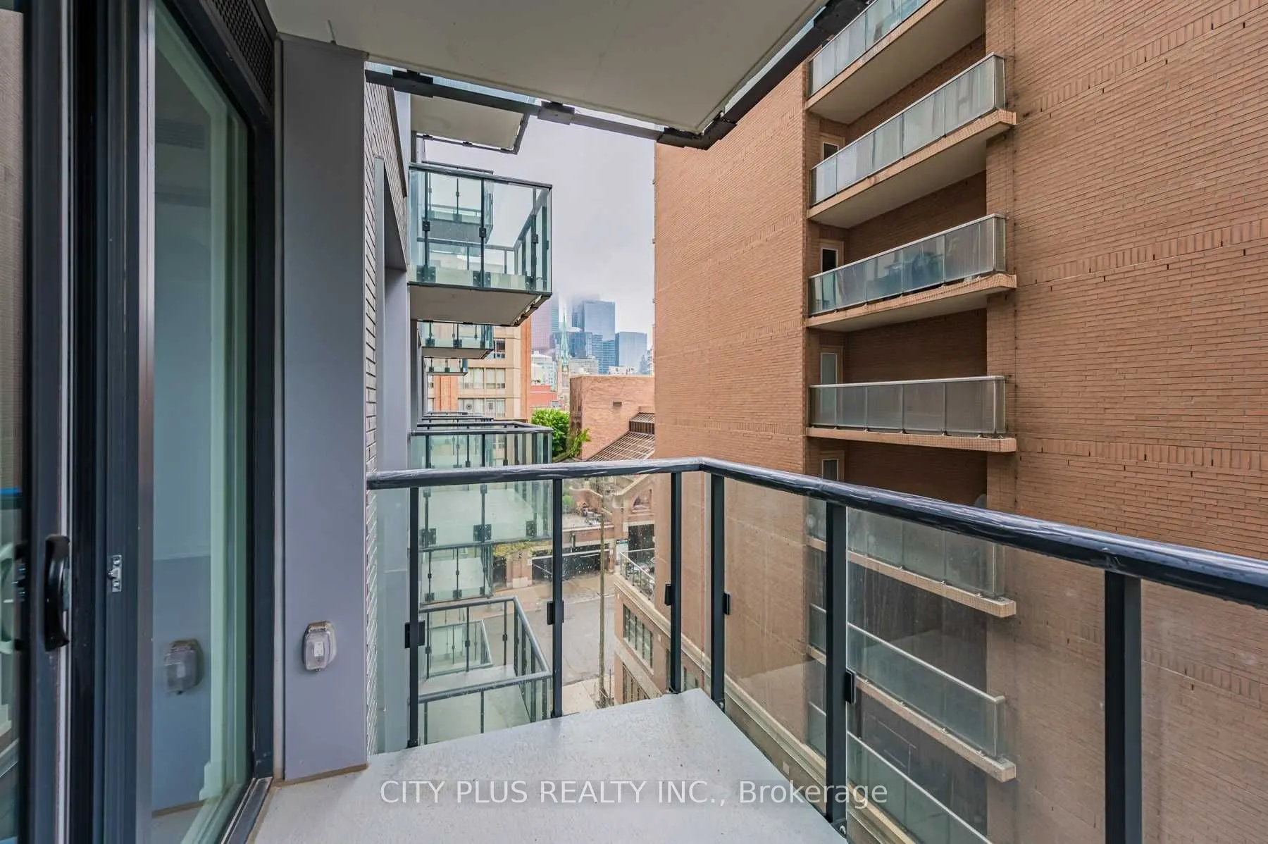 158 Front Street E, #307