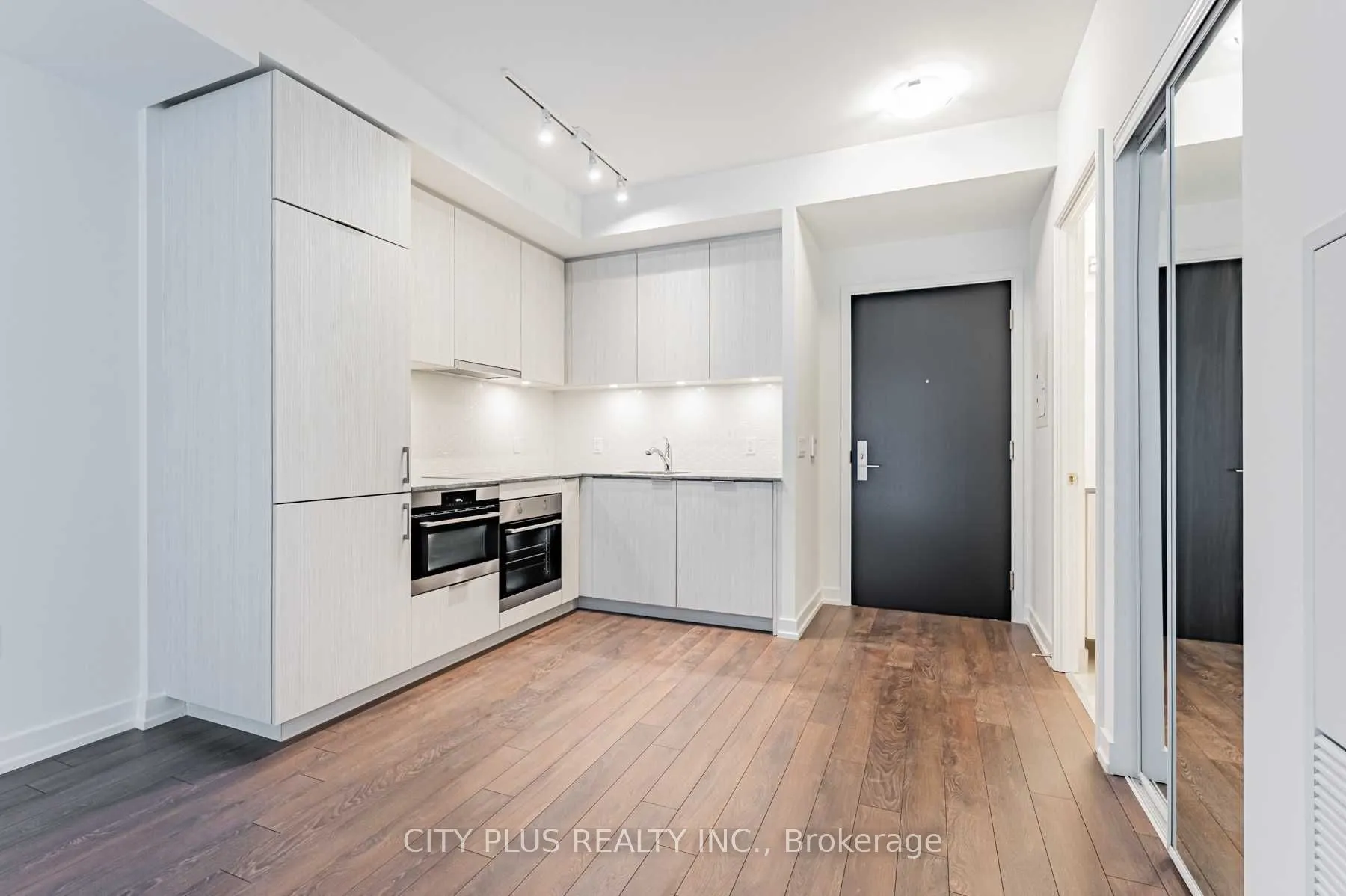 158 Front Street E, #307