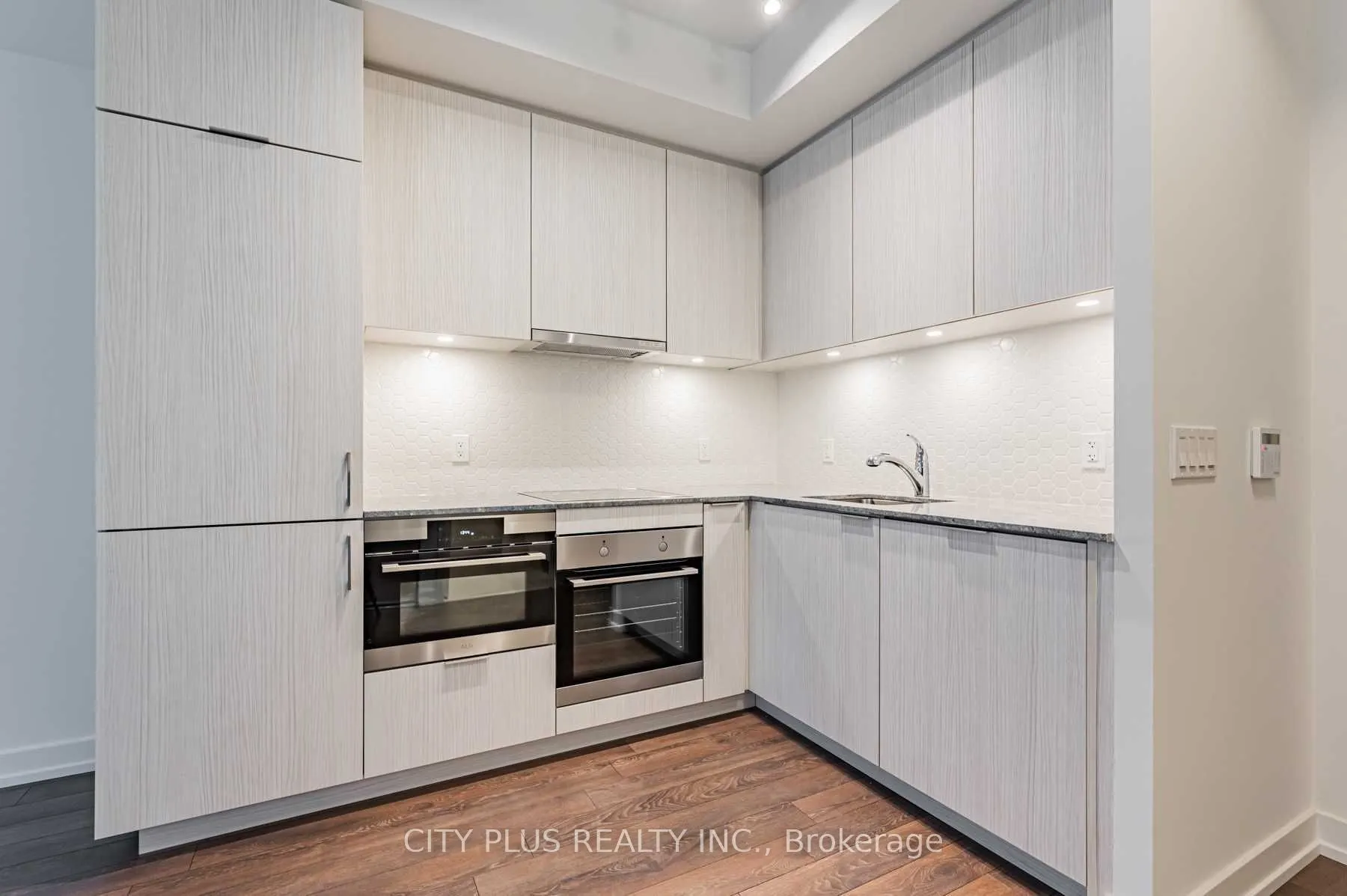 158 Front Street E, #307