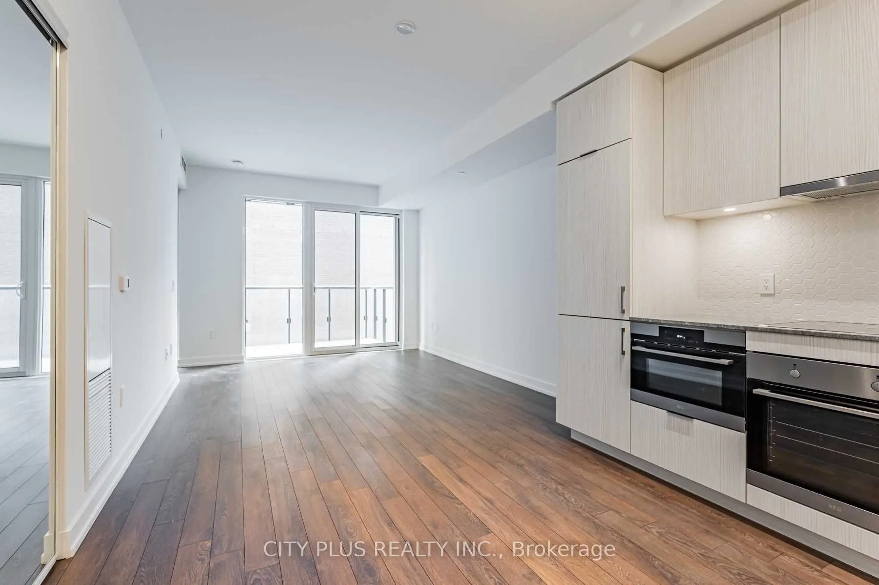158 Front Street E, #307