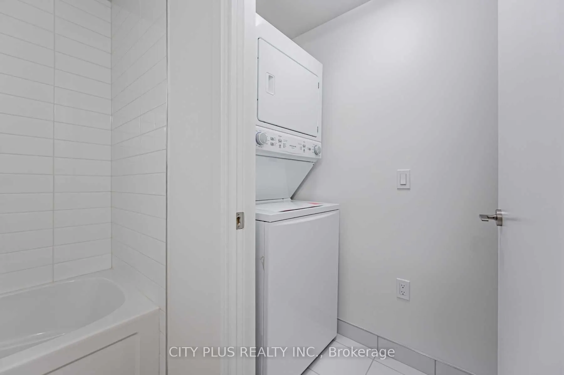 158 Front Street E, #307