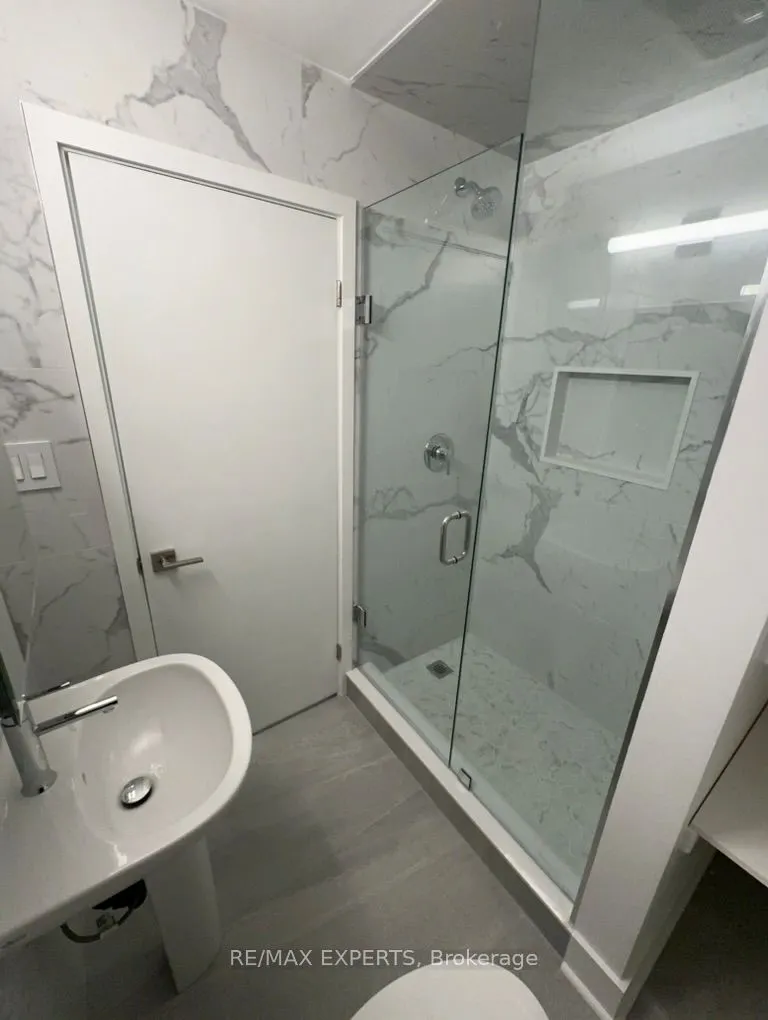 101 Kenwood Avenue, #2